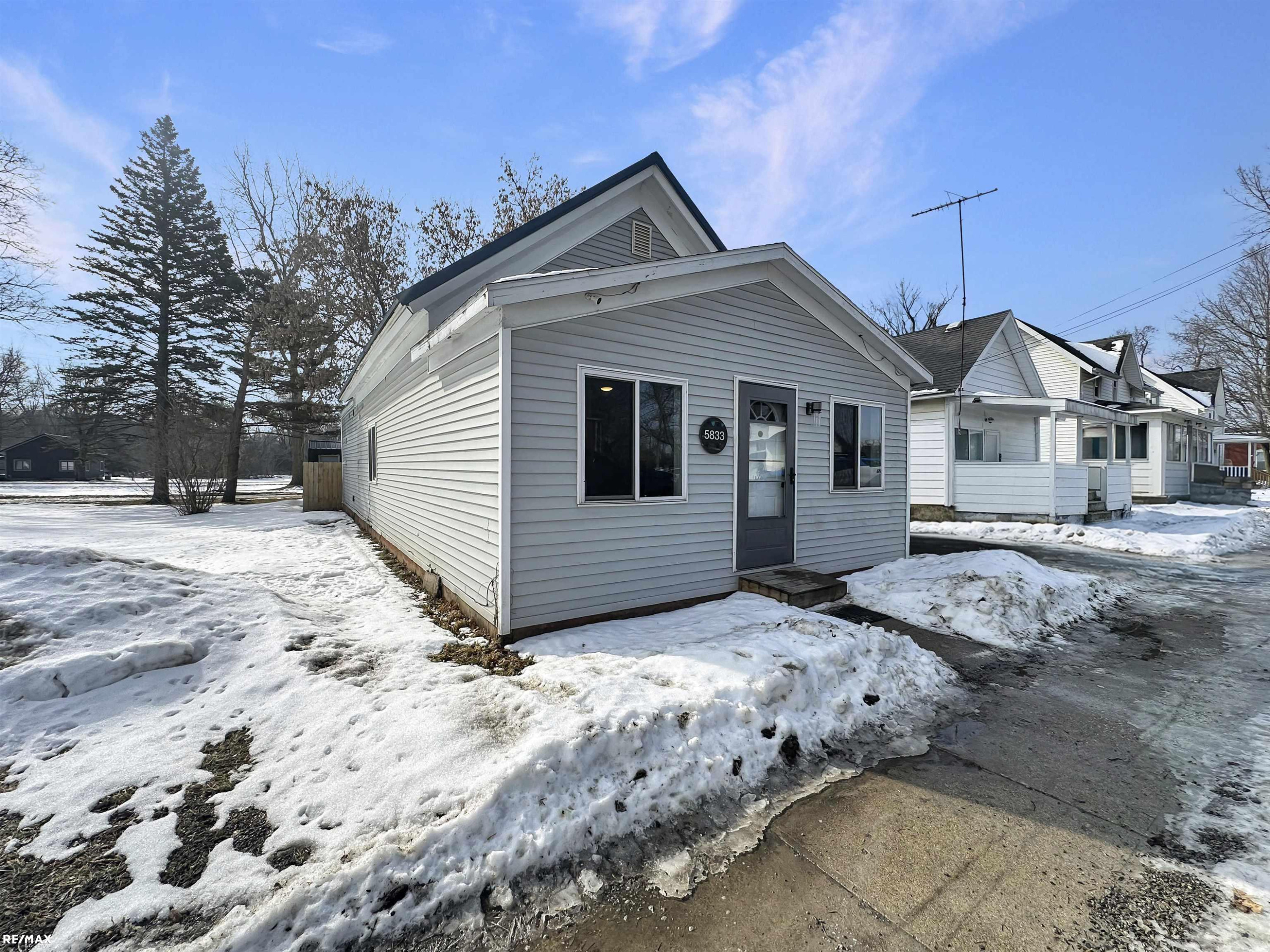 5833 Forest Avenue, Otter Lake, MI 48464 — Photo 4