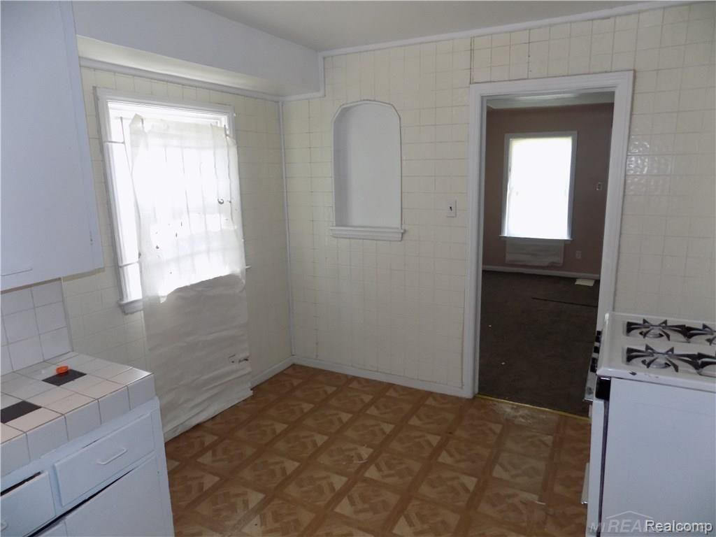 18708 Shaftsbury Avenue - Photo 4