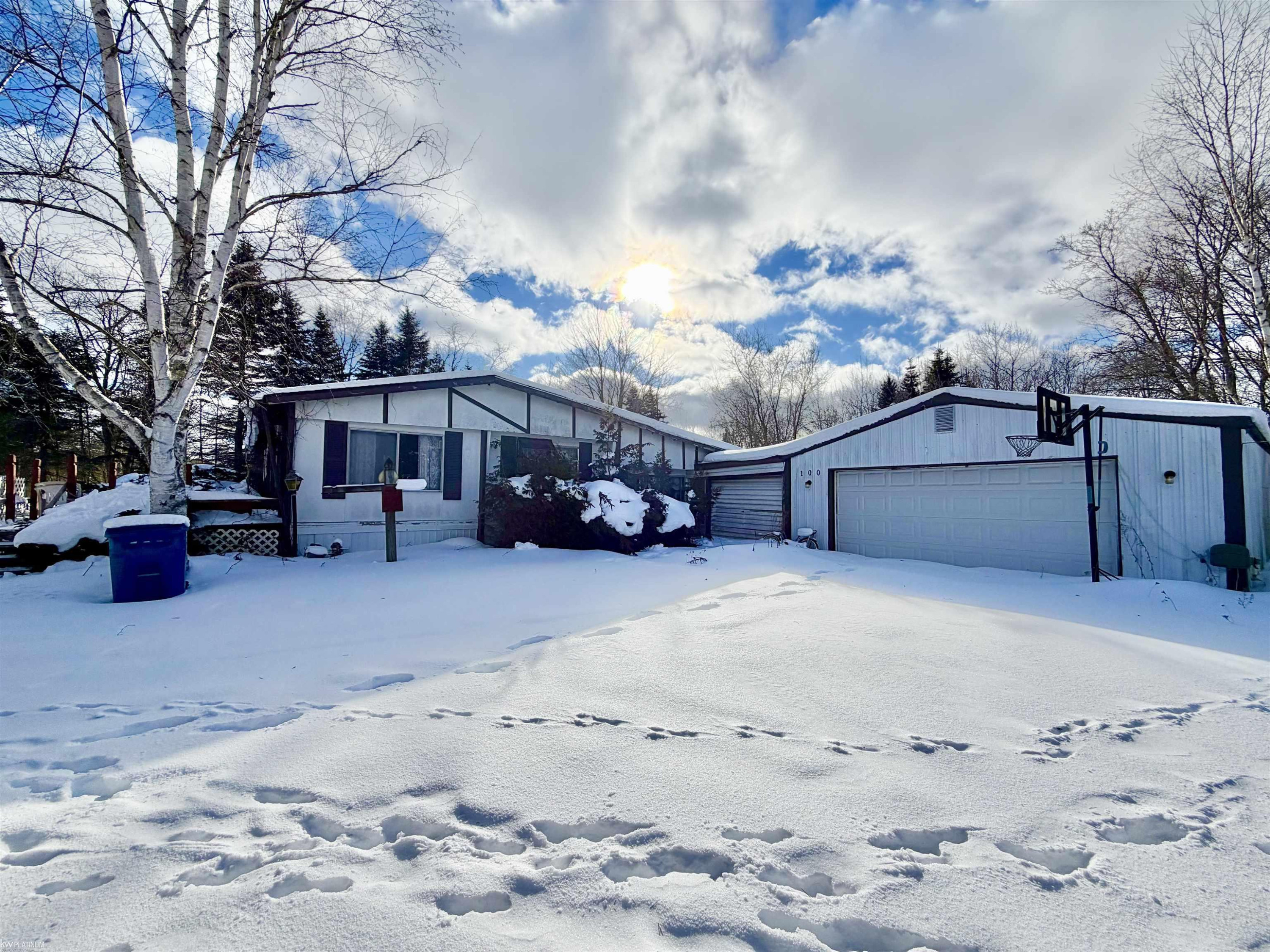 100 S Nellsville Road, Houghton Lake, MI 48629 — front exterior