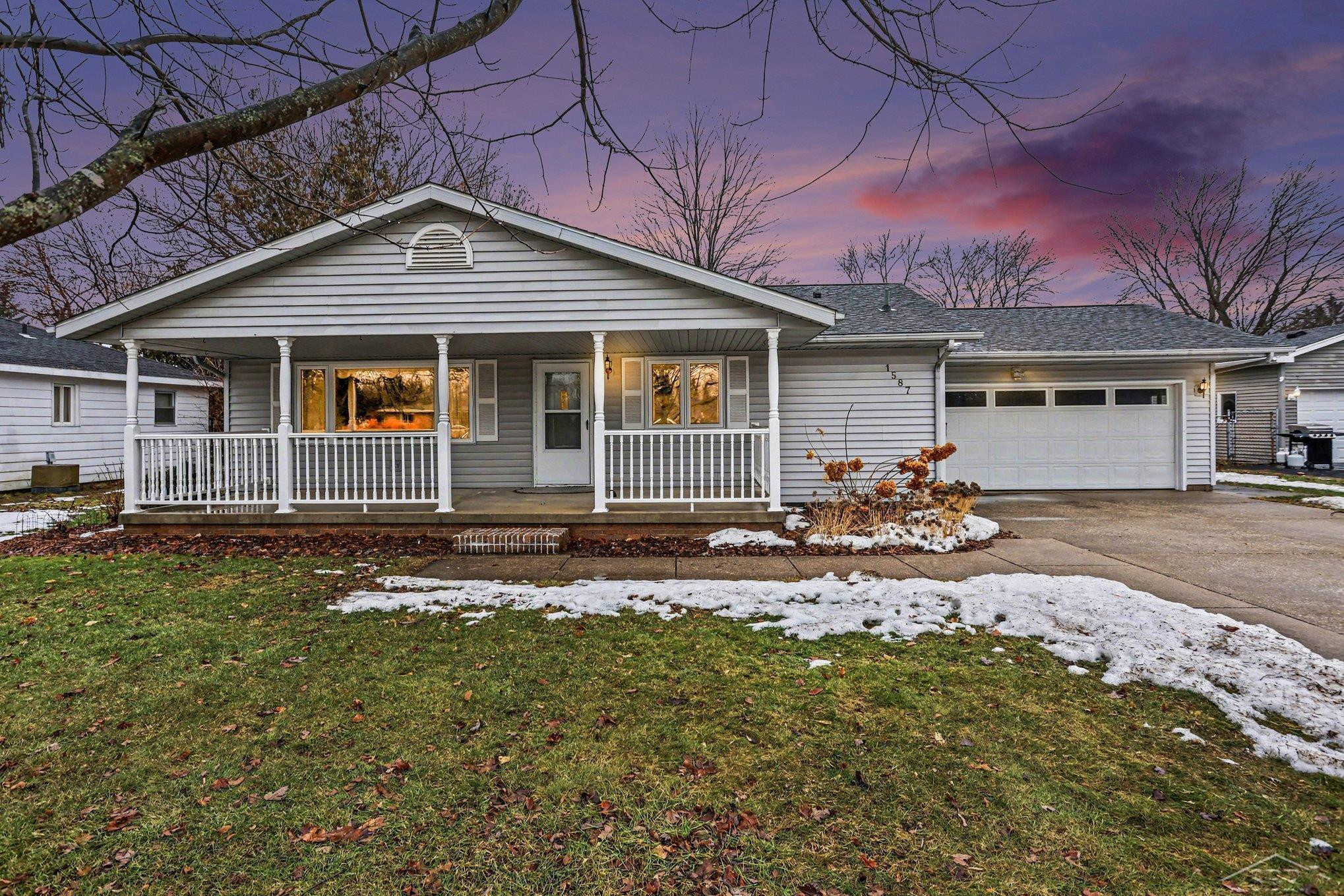 1587 N Knight Road, Essexville, MI 48732 — front exterior