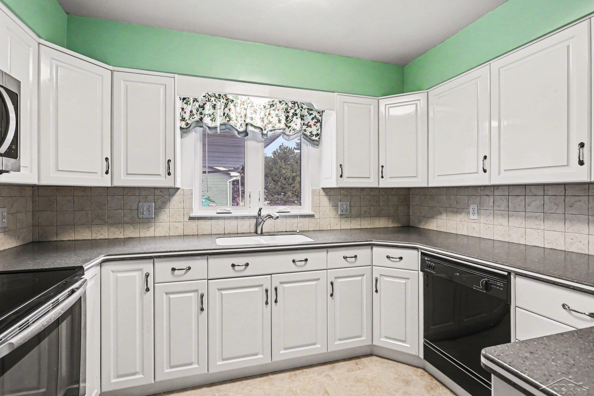1587 N Knight Road, Essexville, MI 48732 — Photo 2