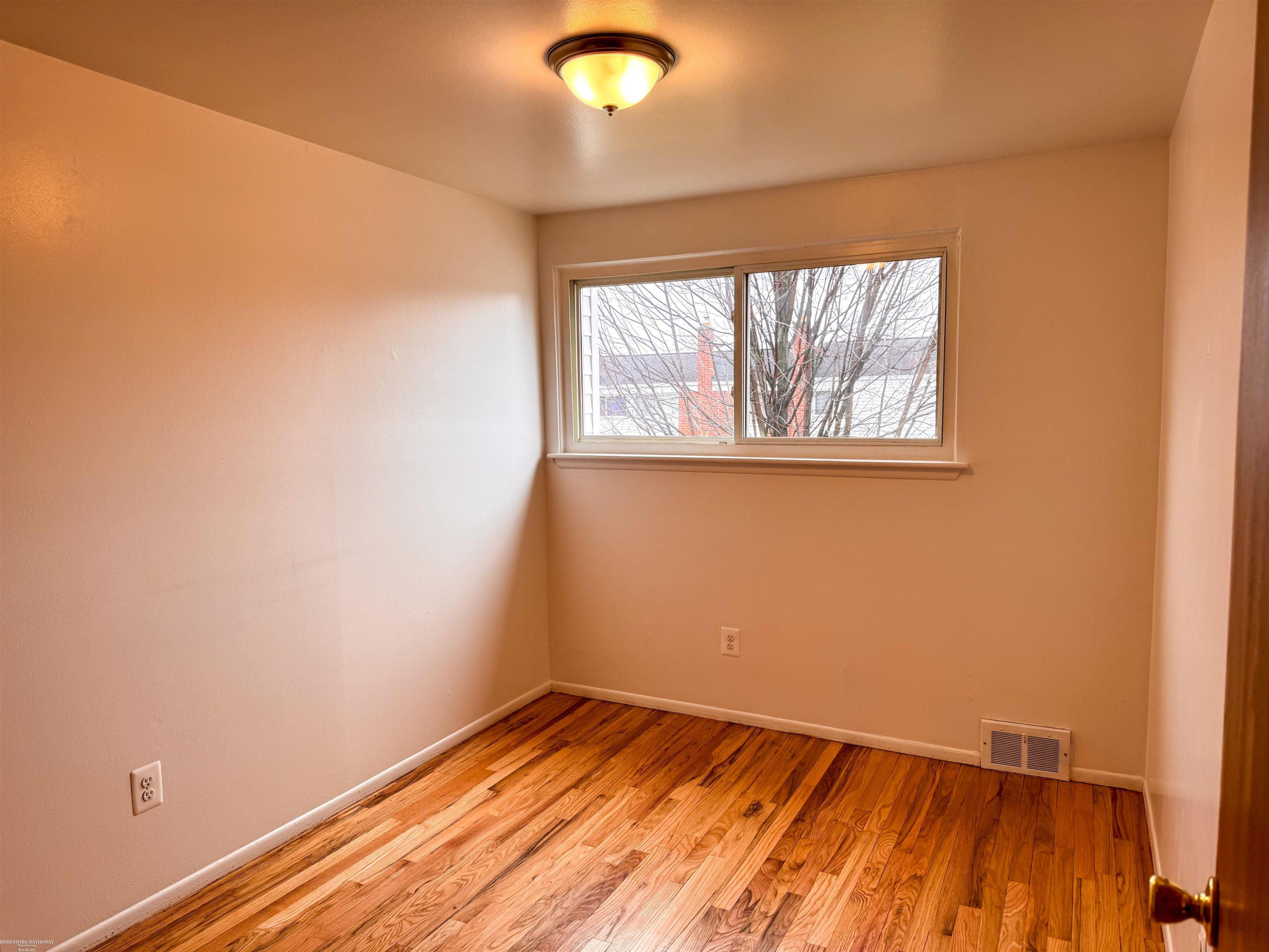 8653 Sterling Street, Center Line, MI 48015 — Photo 6