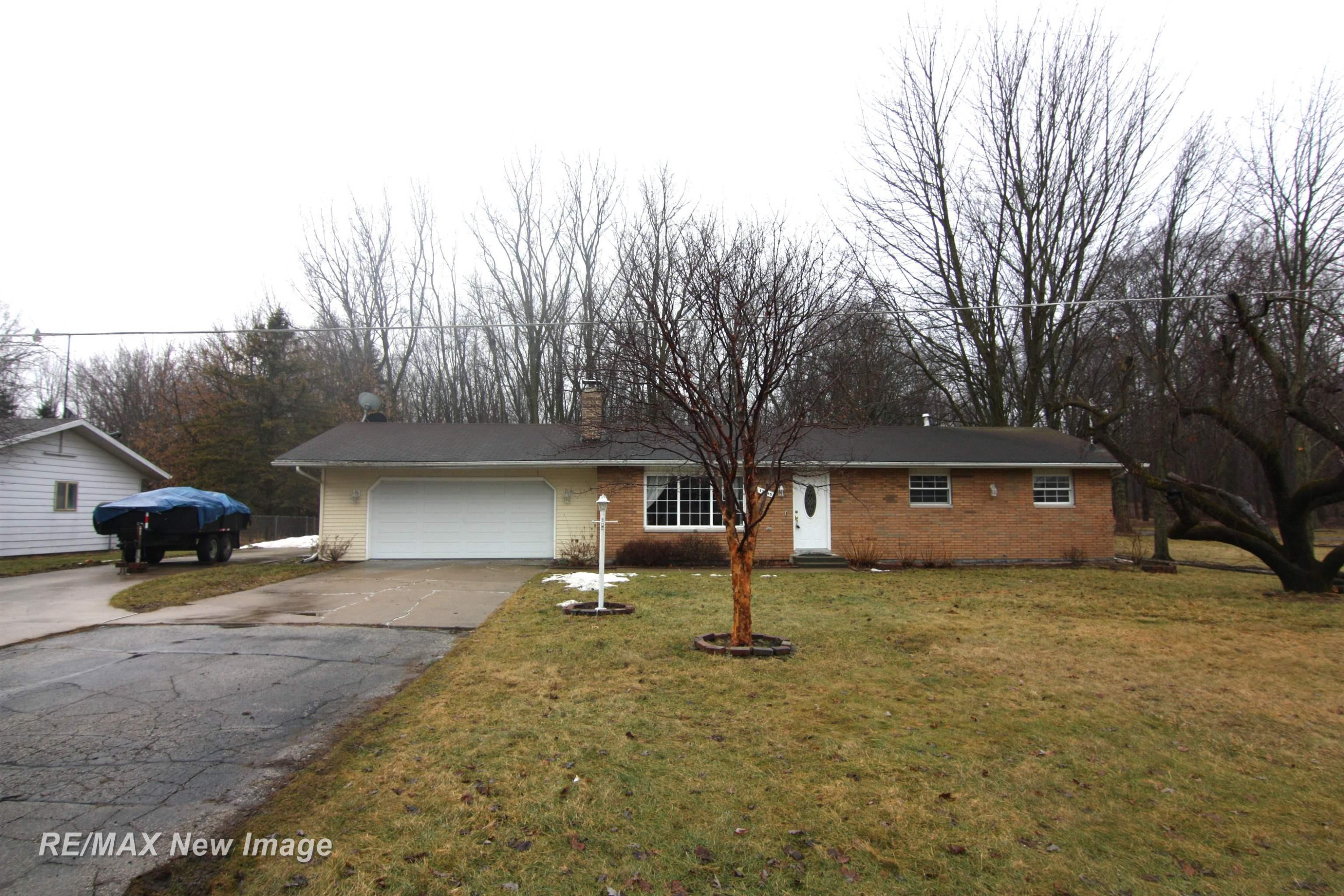 12495 Frost Road, Hemlock, MI 48626 — front exterior