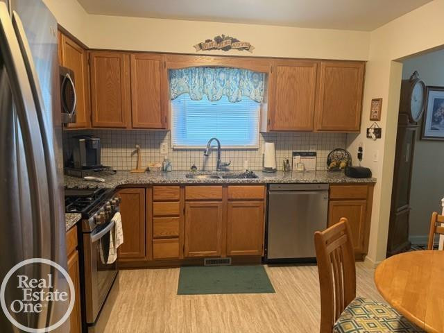 616 Eastway Circle, 11, Lapeer, MI 48446 — Photo 17