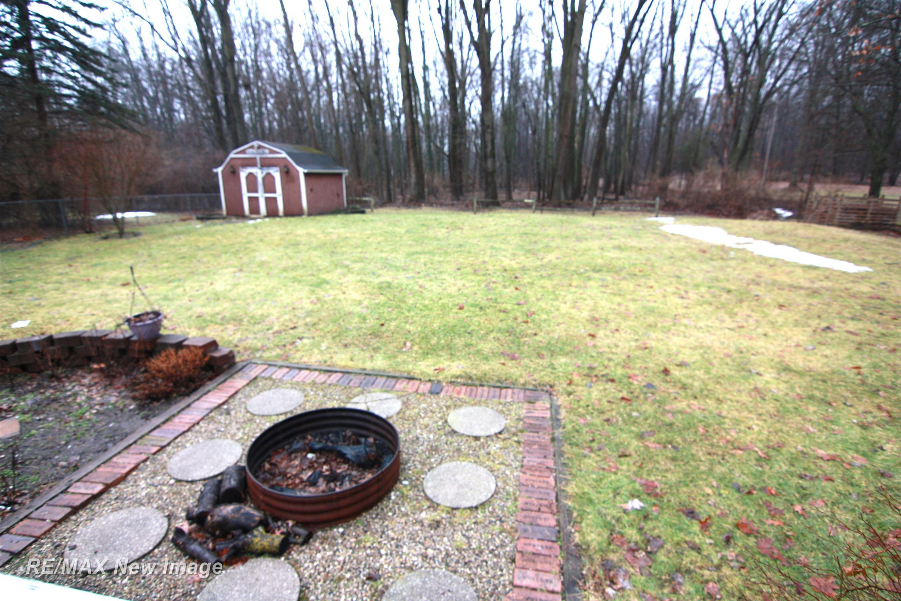12495 Frost Road, Hemlock, MI 48626 — Photo 27