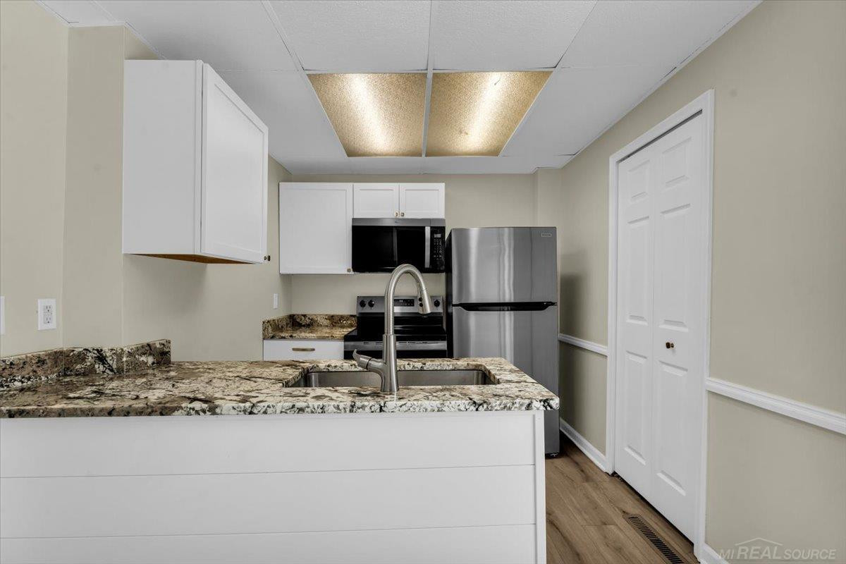 412 Orchard Street, MI 48079 — Photo 8