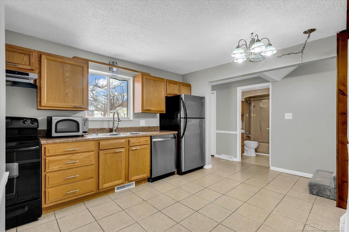 412 Orchard Street, MI 48079 — Photo 16