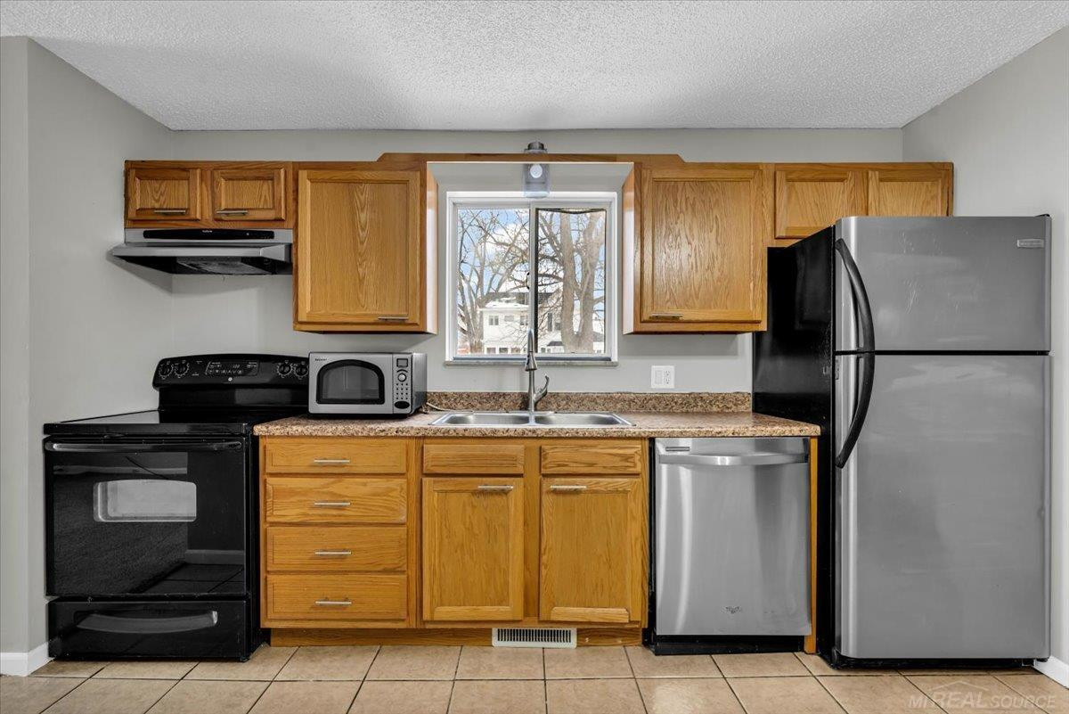 412 Orchard Street, MI 48079 — Photo 17