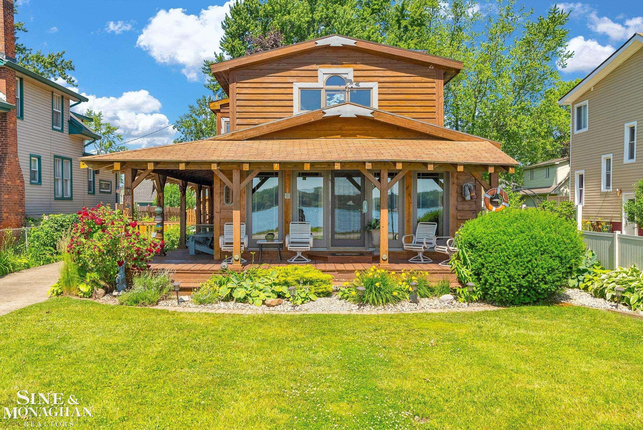 9898 N River Road, MI 48001