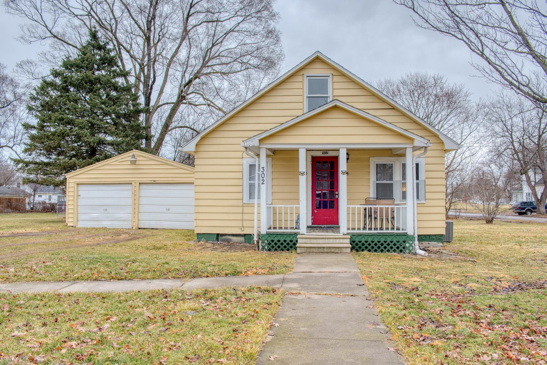 302 Lafayette Boulevard, Owosso, MI 48867 — front exterior