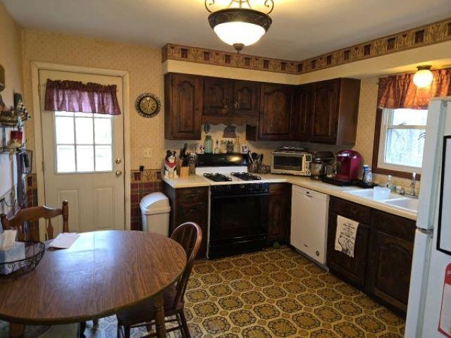 7628 N Latson Road, Howell, MI 48855 — Photo 9