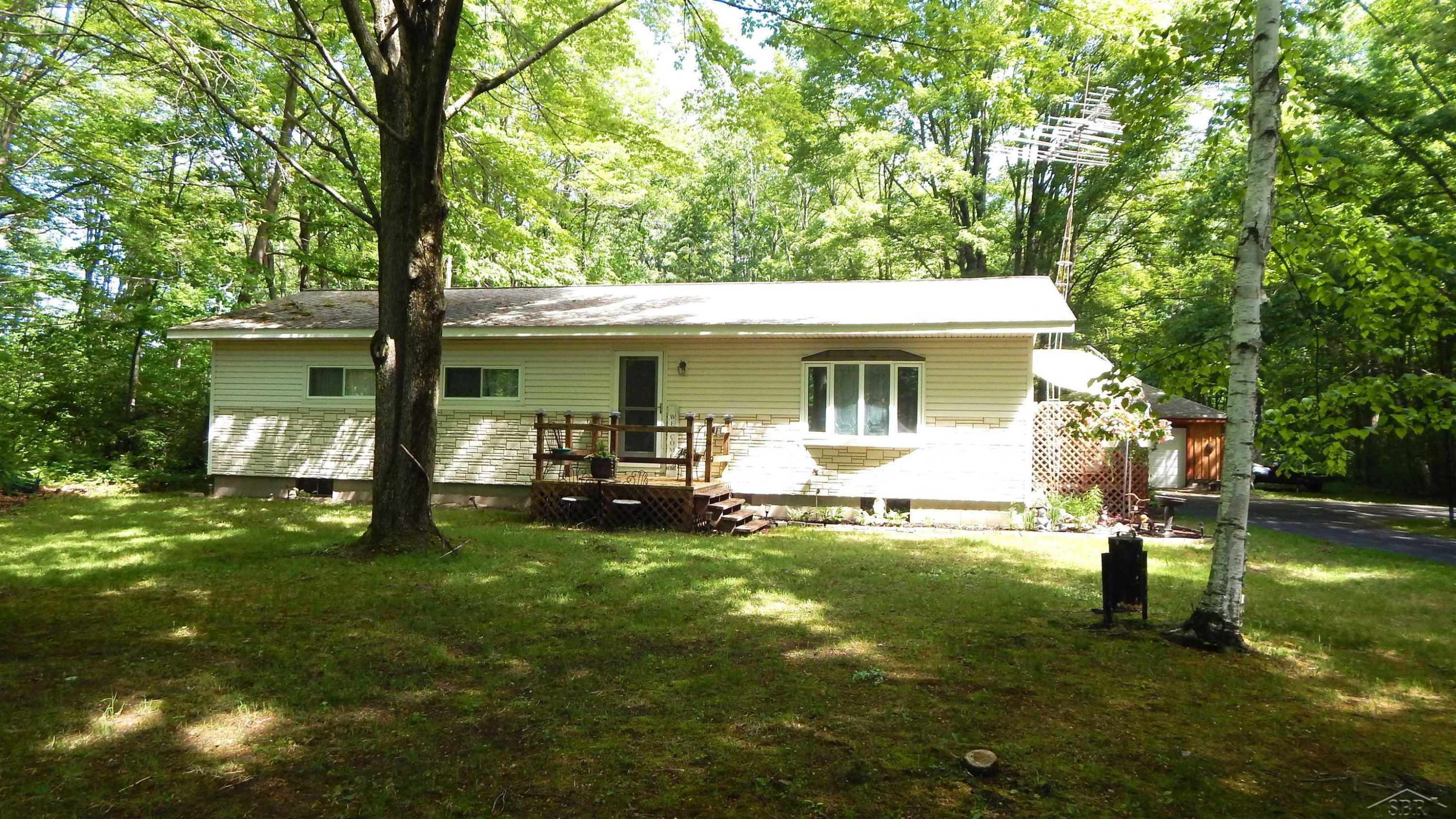 1252 W Erickson Road, Linwood, MI 48634 — front exterior