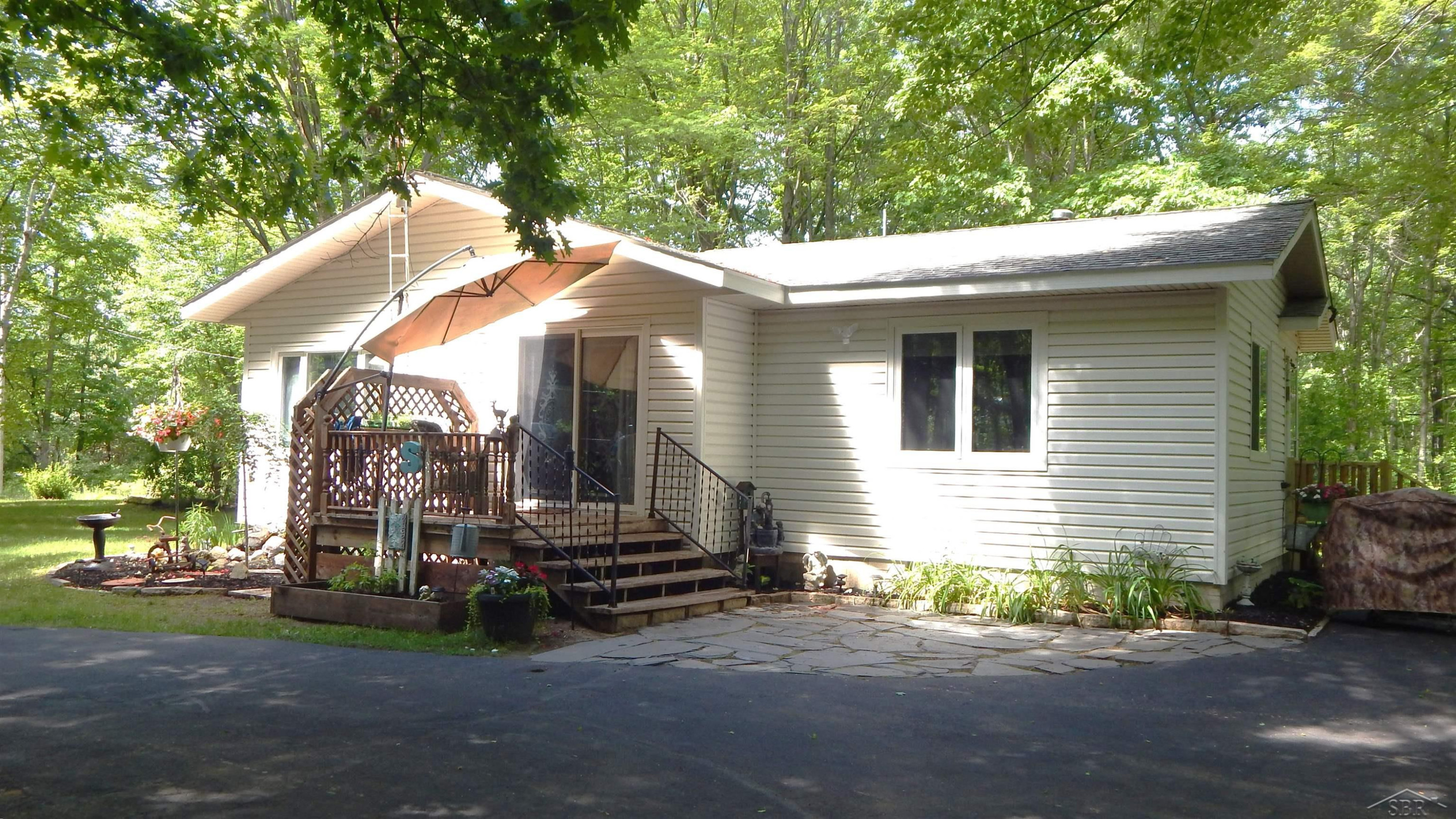 1252 W Erickson Road, Linwood, MI 48634 — Photo 2