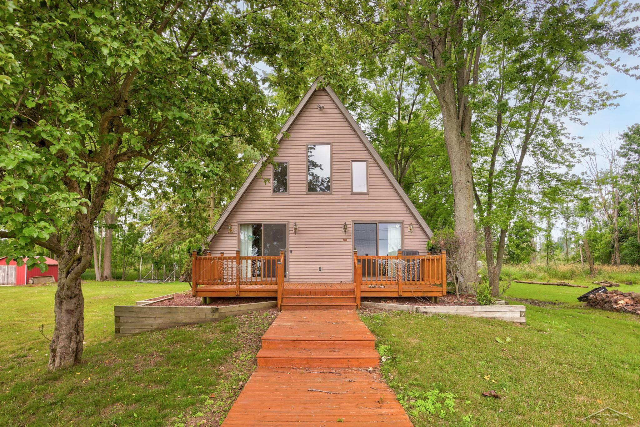 5196 Beachwood Drive, Standish, MI 48658 — Photo 2