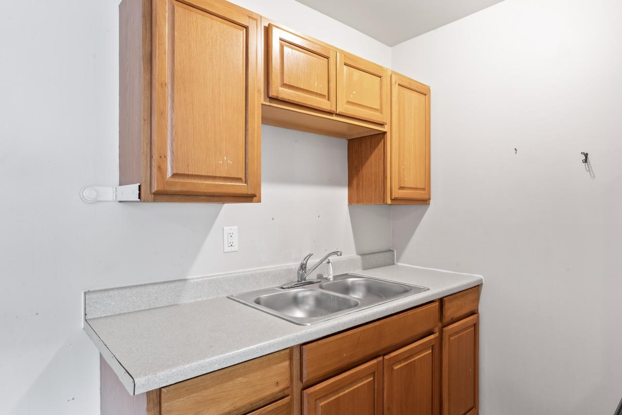 828 North Apt. #17 Street, Apt. #17, MI 48458 — Photo 7
