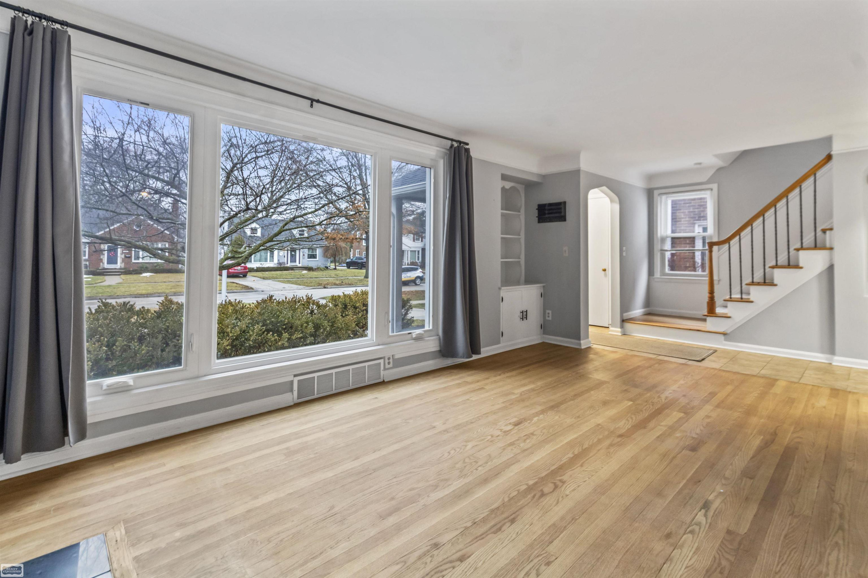 1744 Huntington Street, Grosse Pointe Woods, MI 48236 — Photo 11