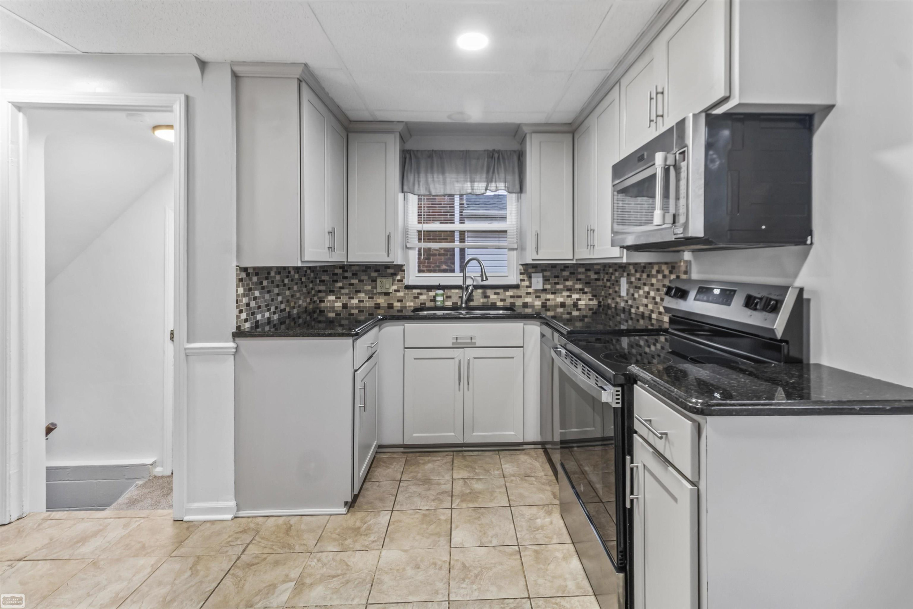 1744 Huntington Street, Grosse Pointe Woods, MI 48236 — Photo 14