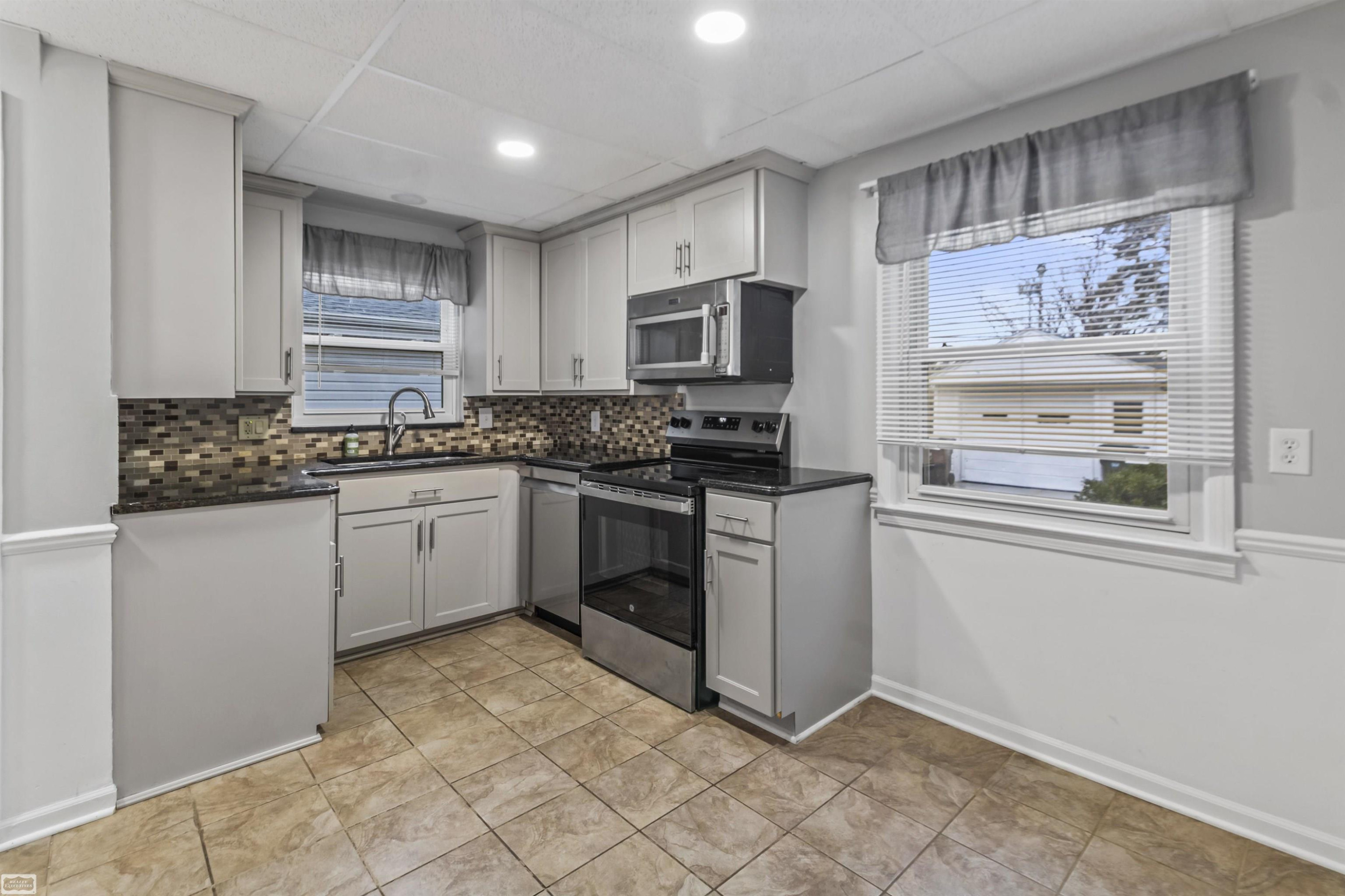1744 Huntington Street, Grosse Pointe Woods, MI 48236 — Photo 15