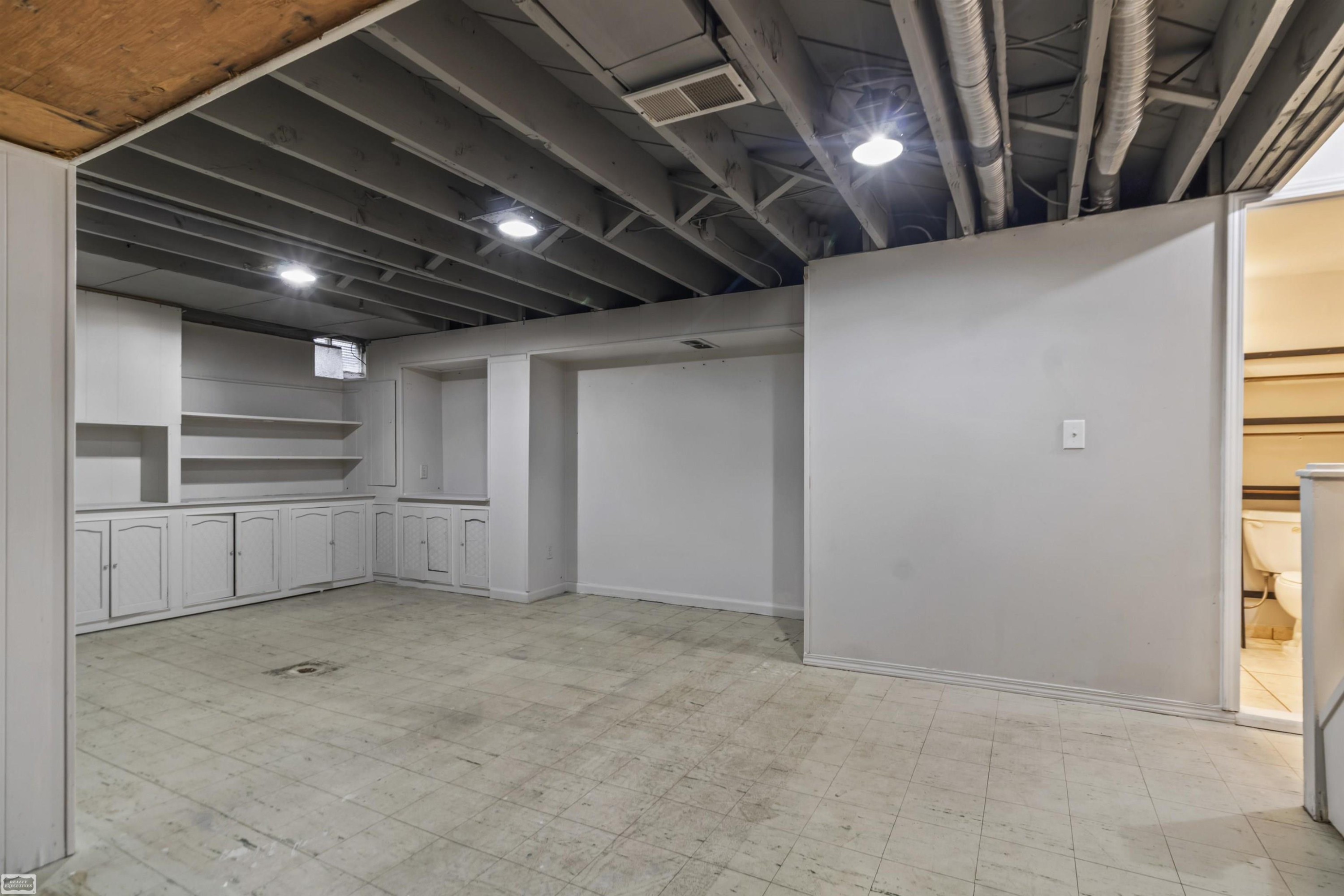 1744 Huntington Street, Grosse Pointe Woods, MI 48236 — Photo 26