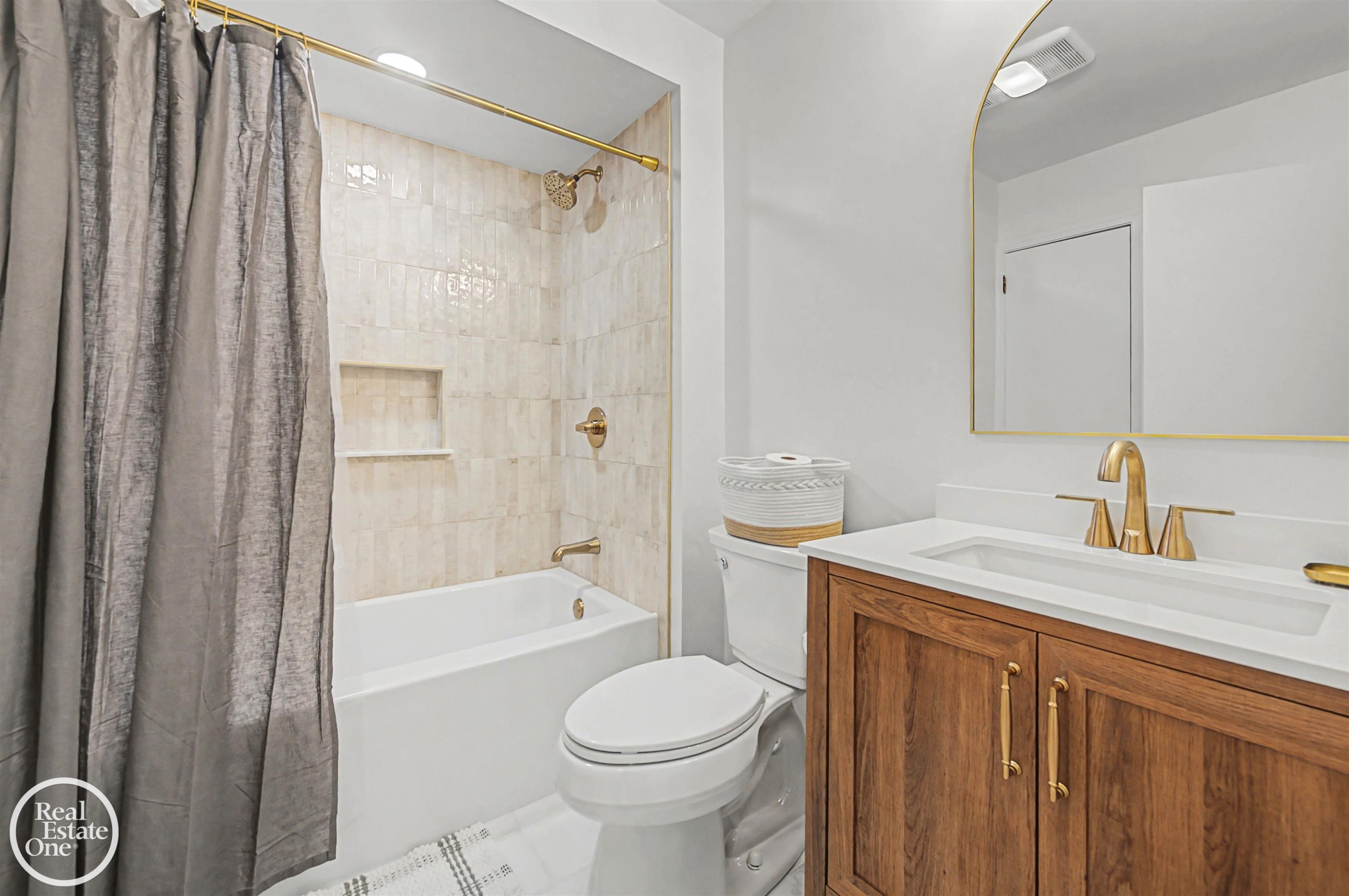 256 Fisher Road, Grosse Pointe Farms, MI 48230 — Photo 16