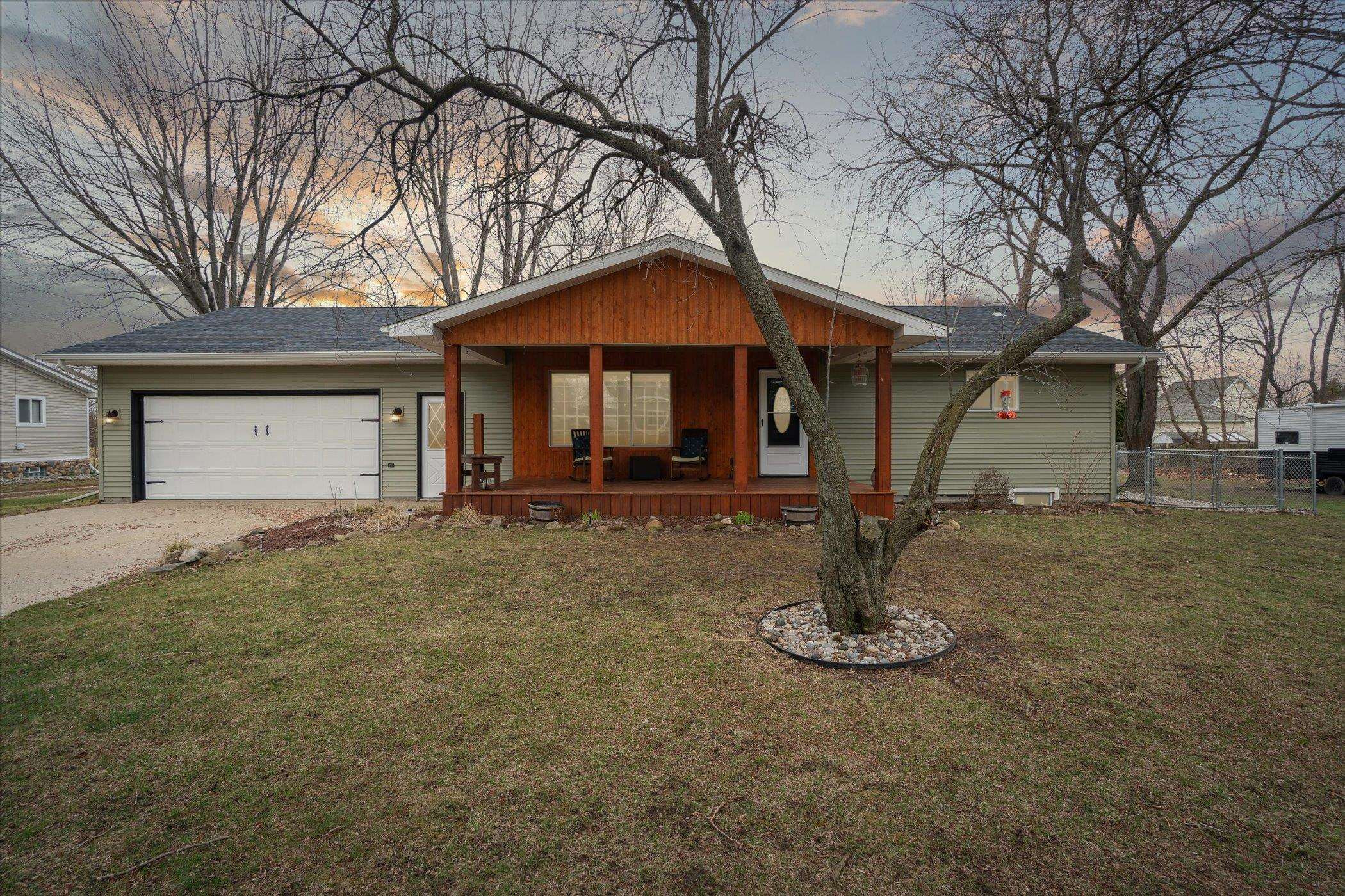 739 Gasper Street, Chesaning, MI 48616 — front exterior