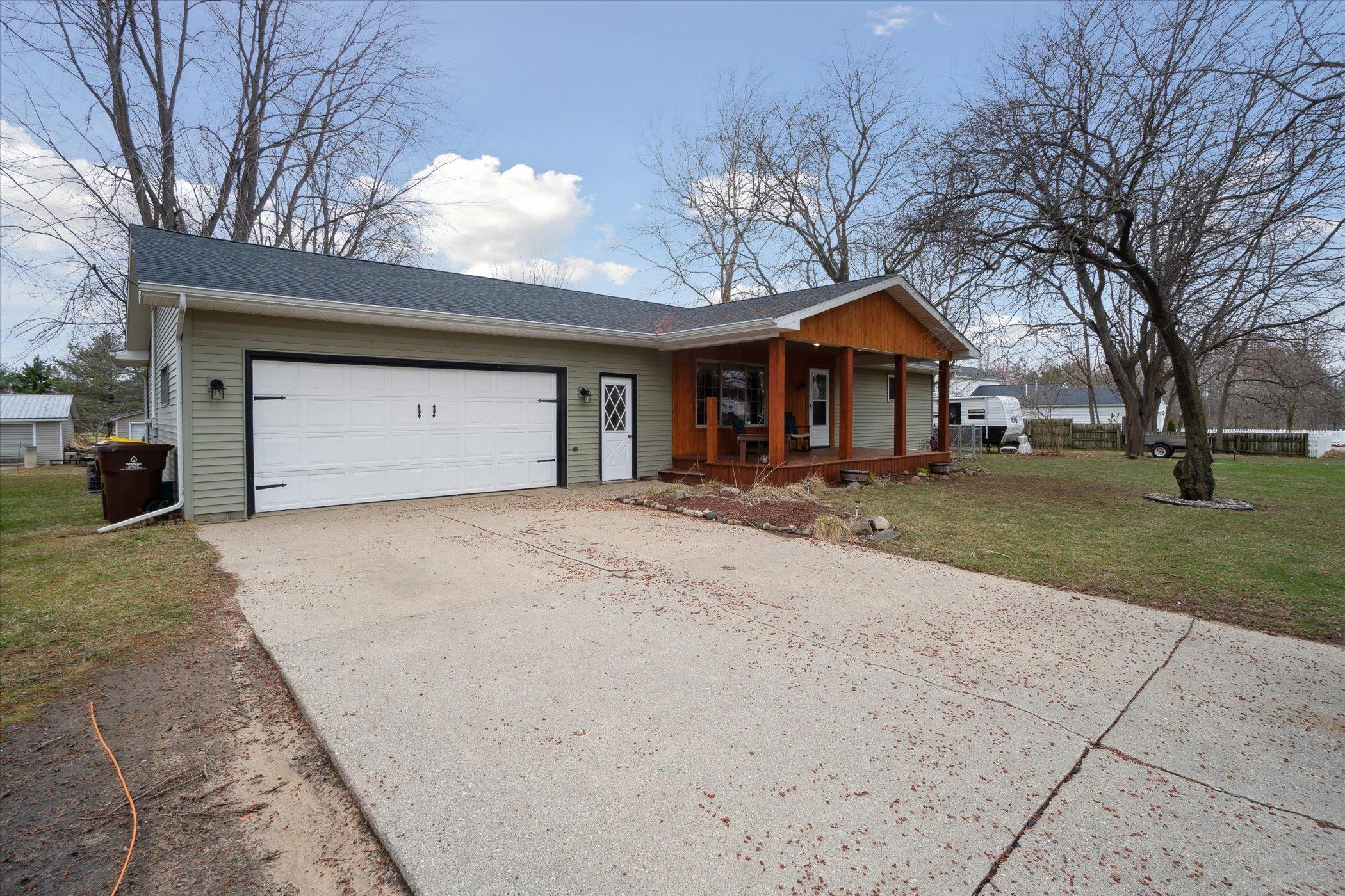 739 Gasper Street, Chesaning, MI 48616 — Photo 2