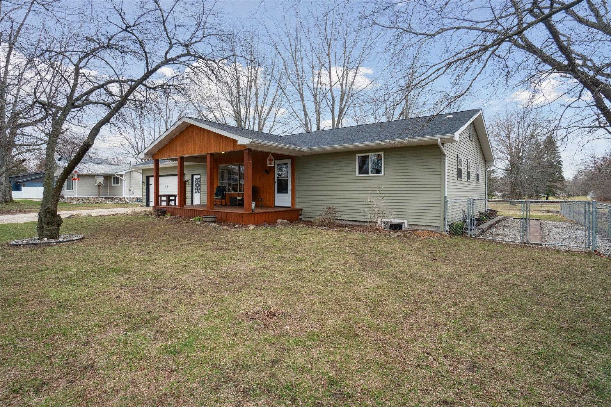 739 Gasper Street, Chesaning, MI 48616 — Photo 3
