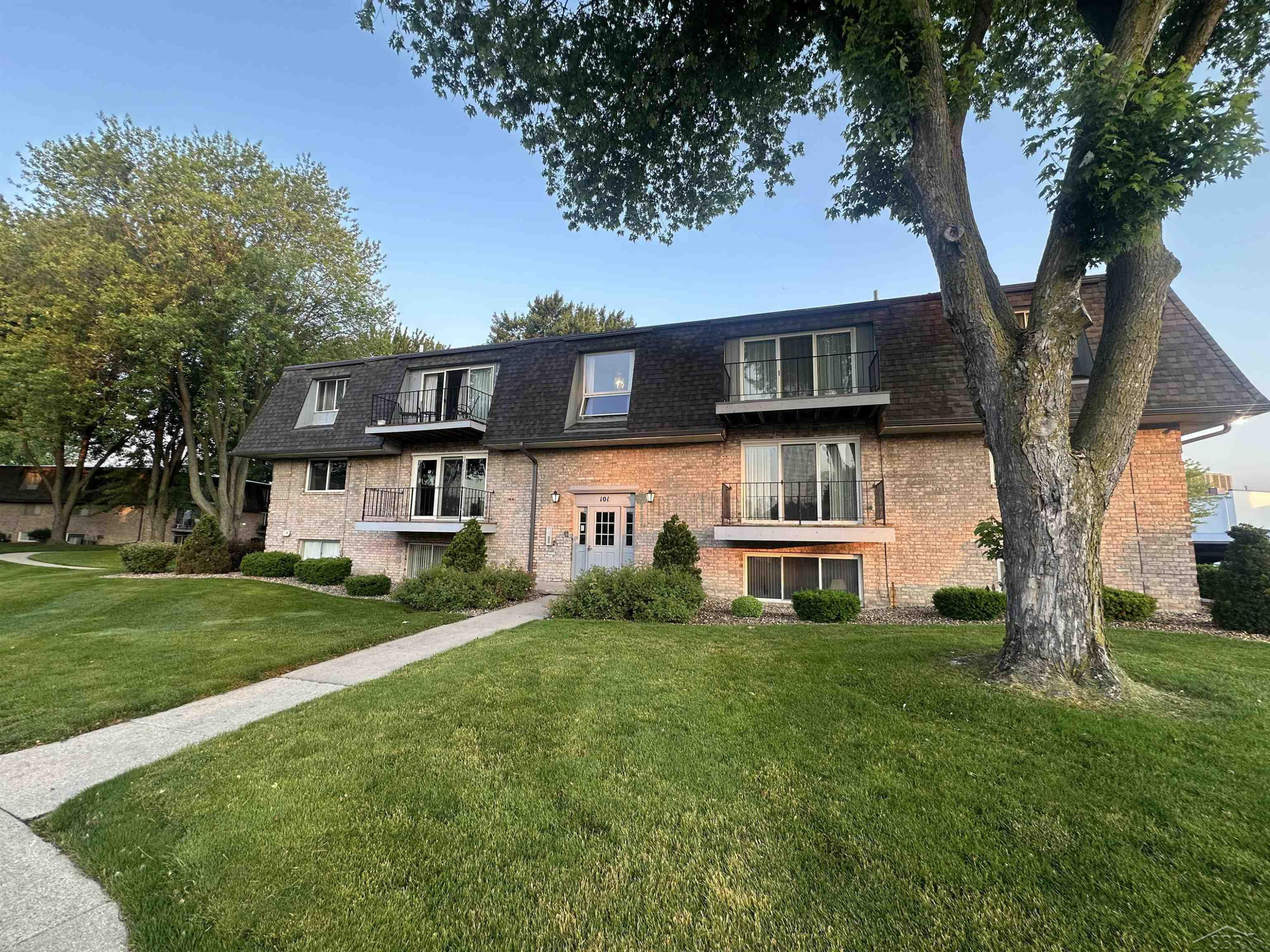101 Provincial Court, 48, Saginaw, MI 48638 — Photo 2