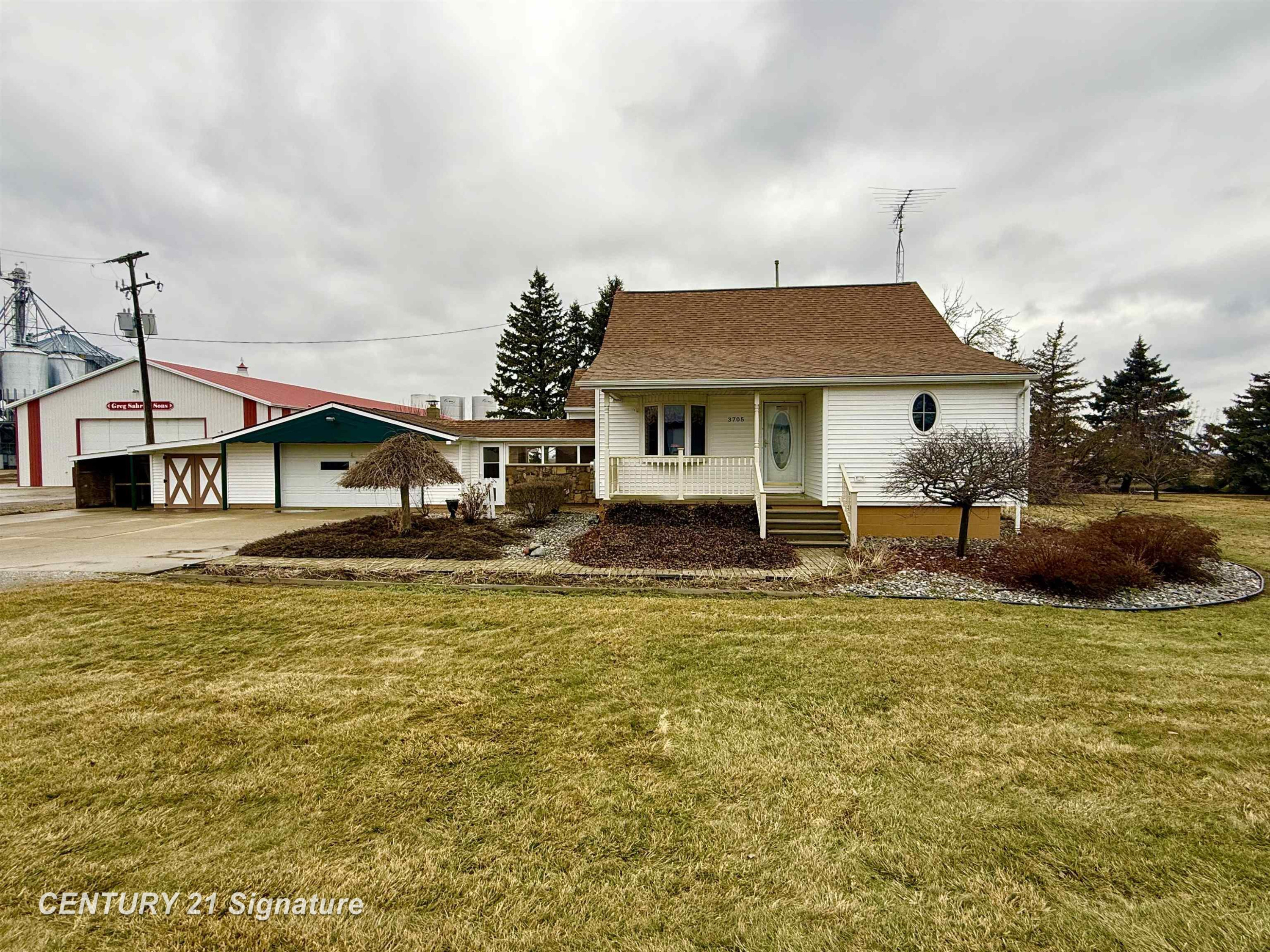 3705 N Beyer Road, Saginaw, MI 48601 — front exterior