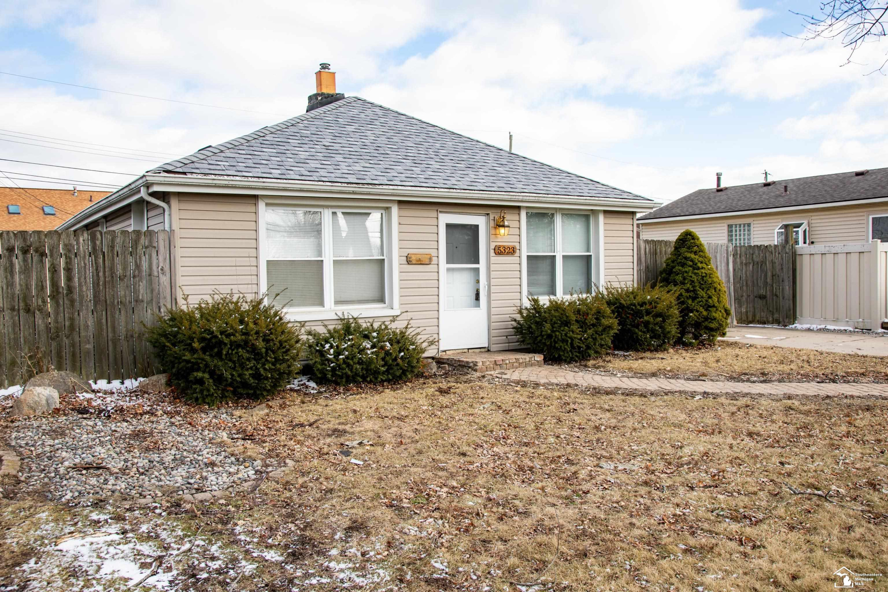 5323 Lathrop Street, Trenton, MI 48183 — Photo 2