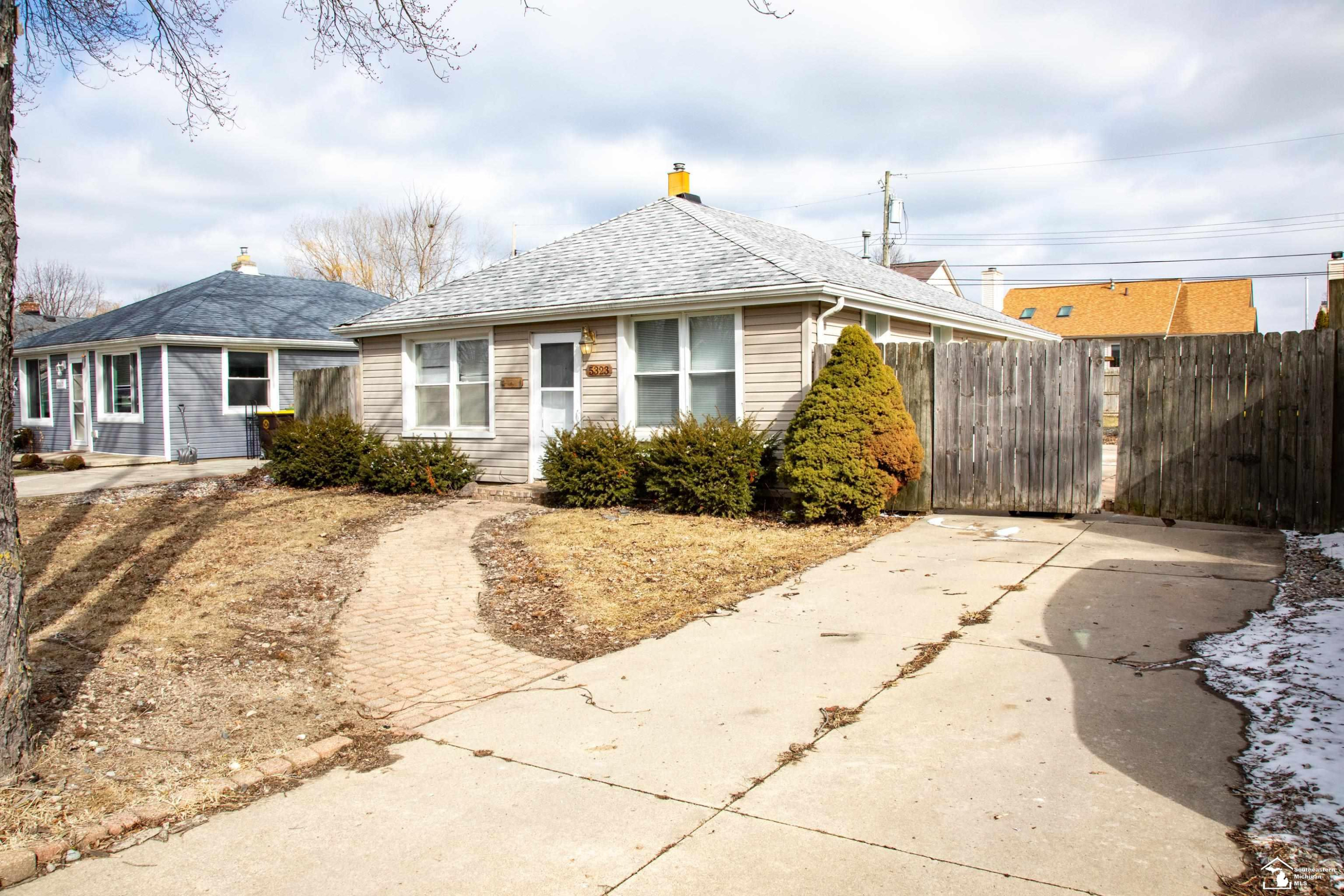 5323 Lathrop Street, Trenton, MI 48183 — Photo 3