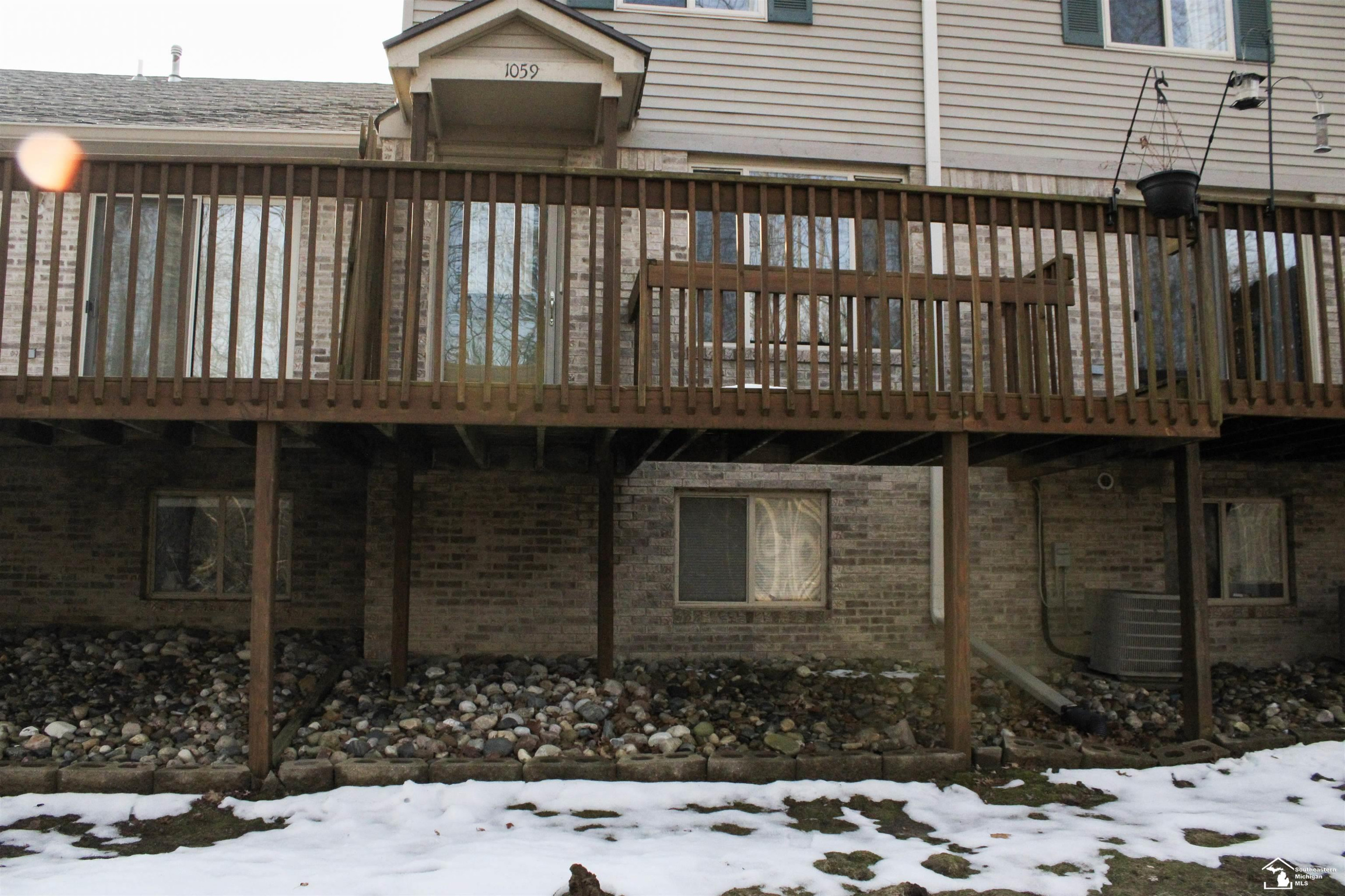 1059 Old Leake Court, Holly, MI 48442 — front exterior