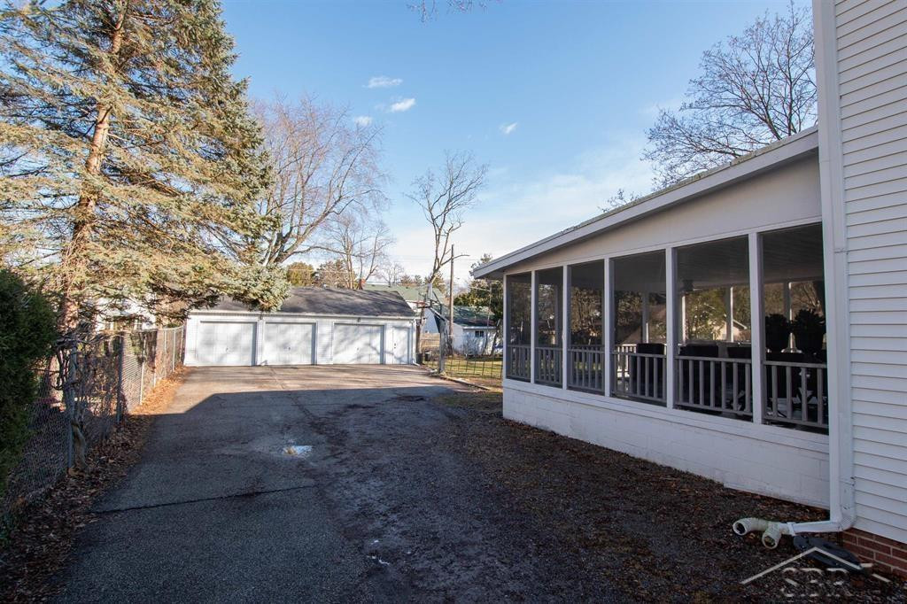21 W Hannum Boulevard, Saginaw, MI 48602 — Photo 5
