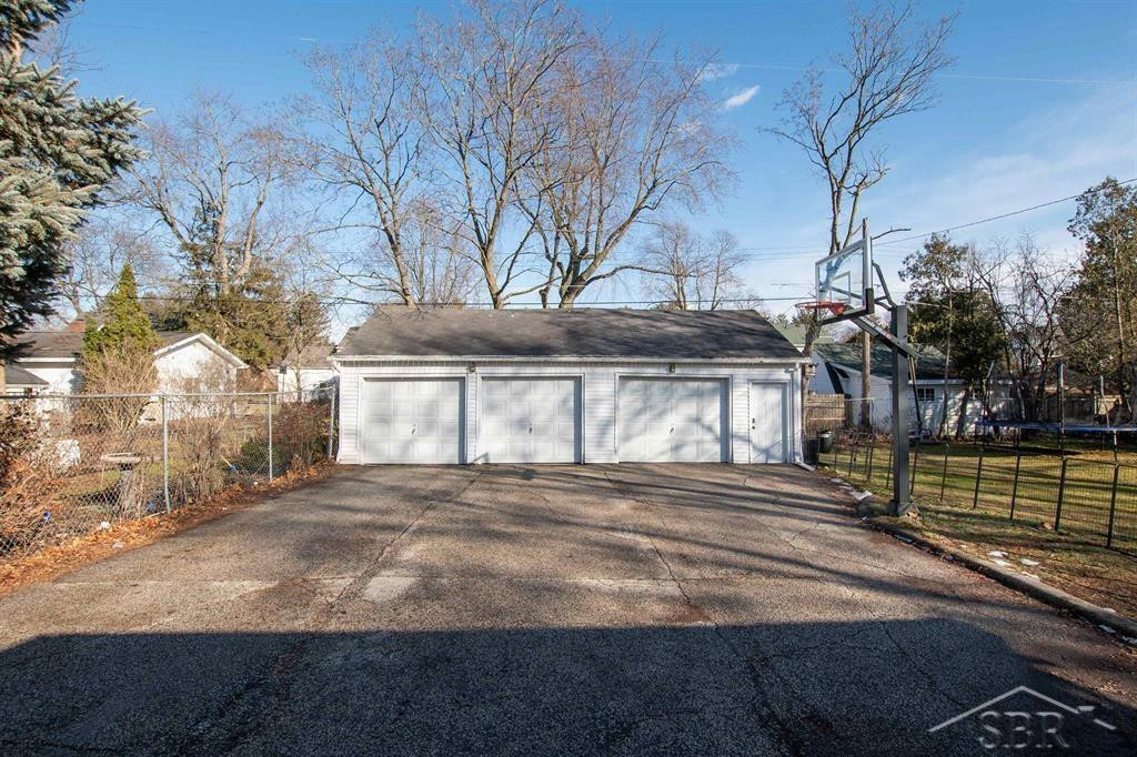 21 W Hannum Boulevard, Saginaw, MI 48602 — Photo 9