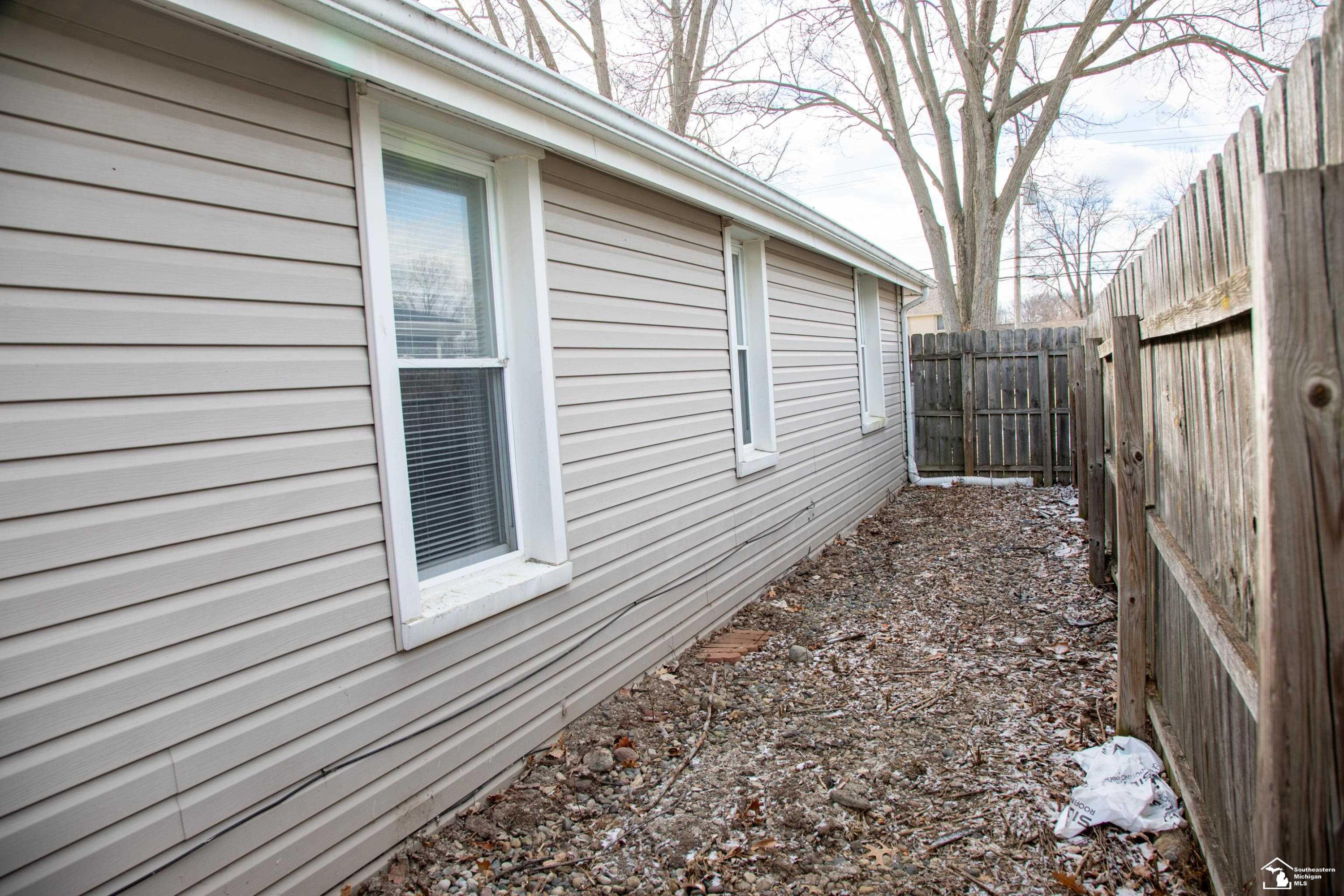 5323 Lathrop Street, Trenton, MI 48183 — Photo 23