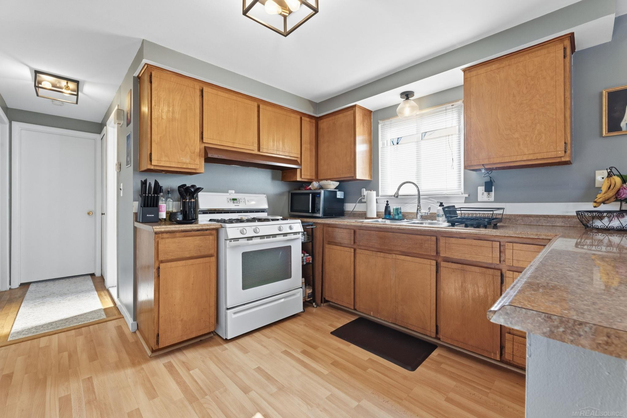 17548 Adolph Avenue, Fraser, MI 48026 — Photo 9