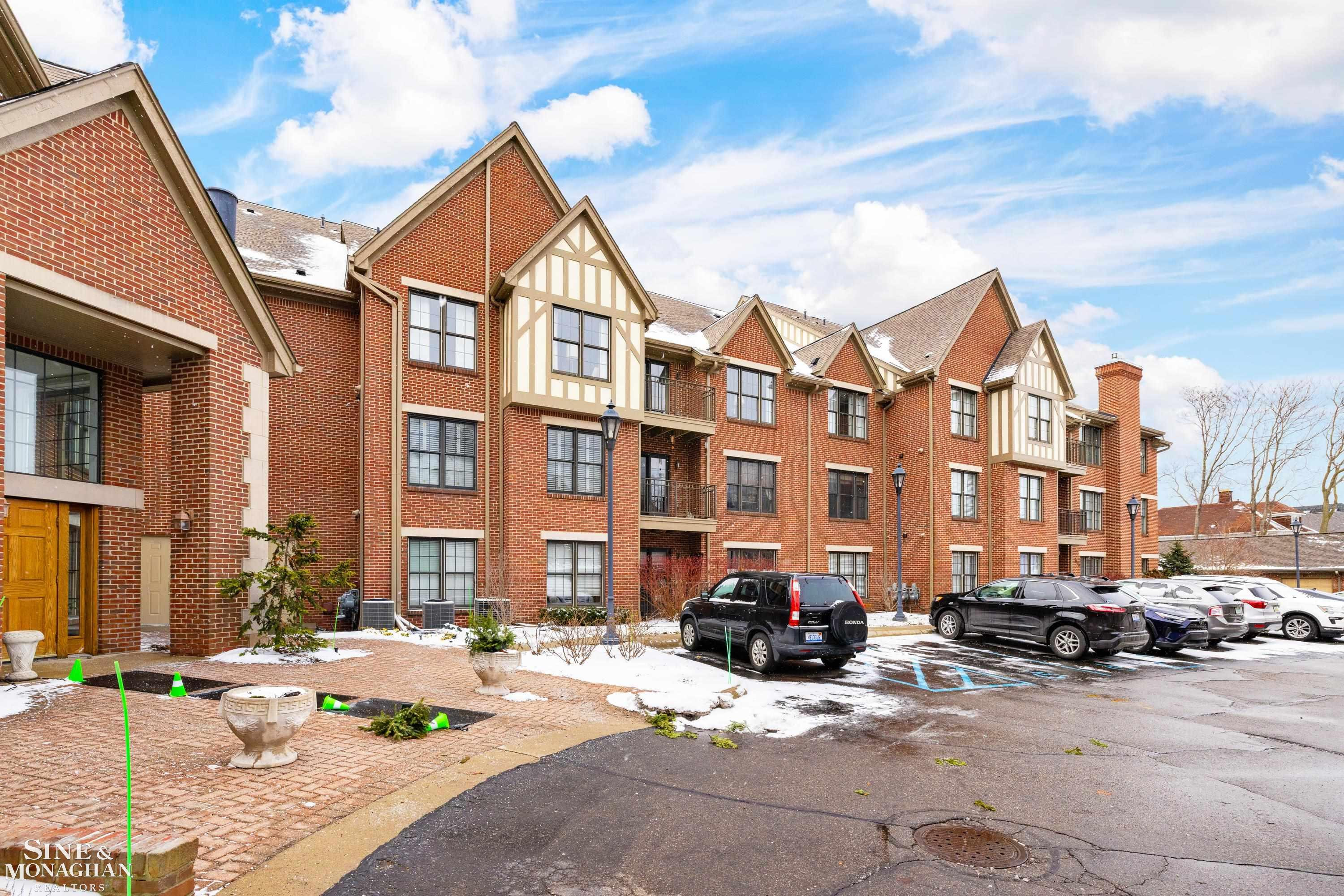 32 Pointe Park Place, Grosse Pointe Park, MI 48230 — Photo 3