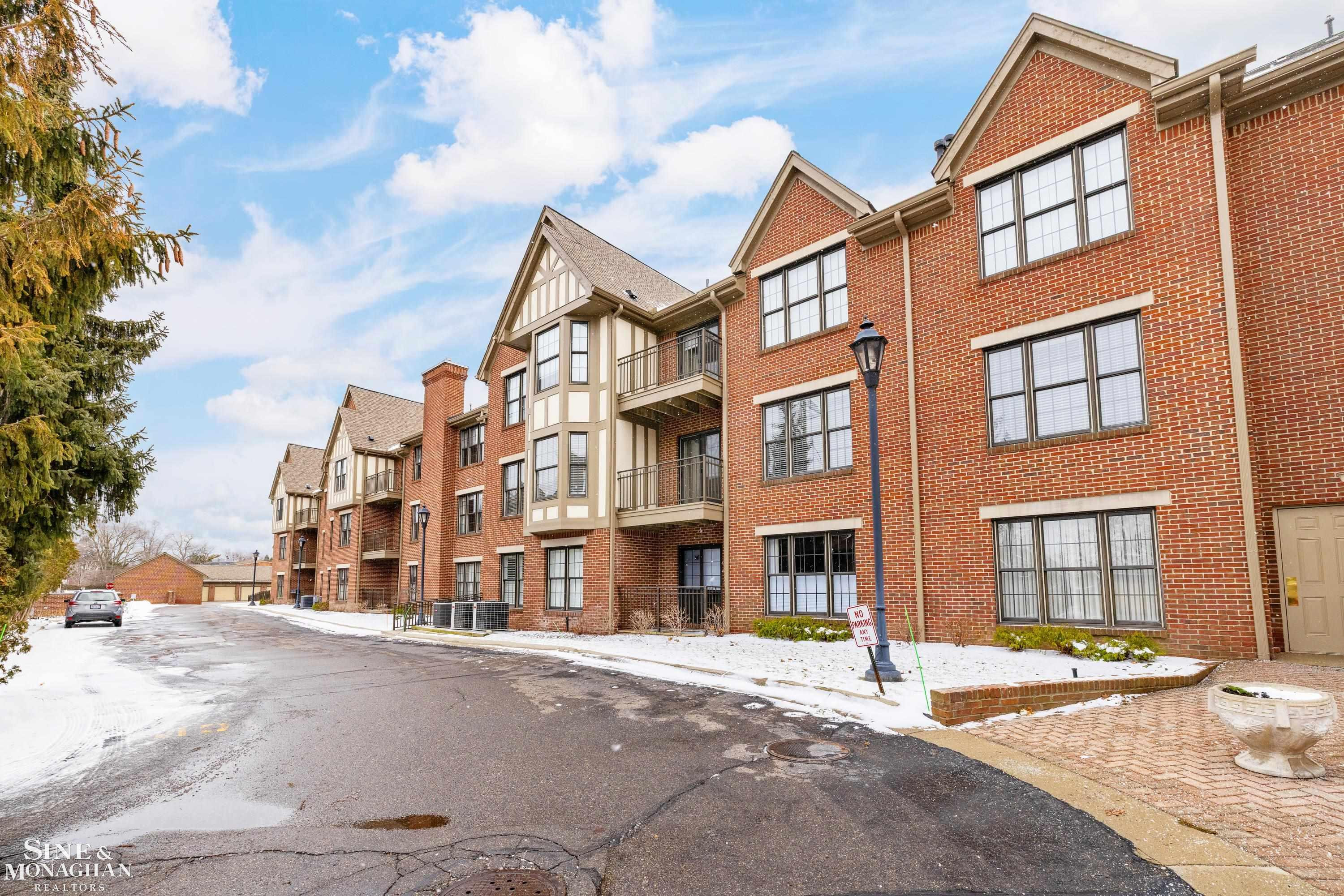 32 Pointe Park Place, Grosse Pointe Park, MI 48230 — Photo 41