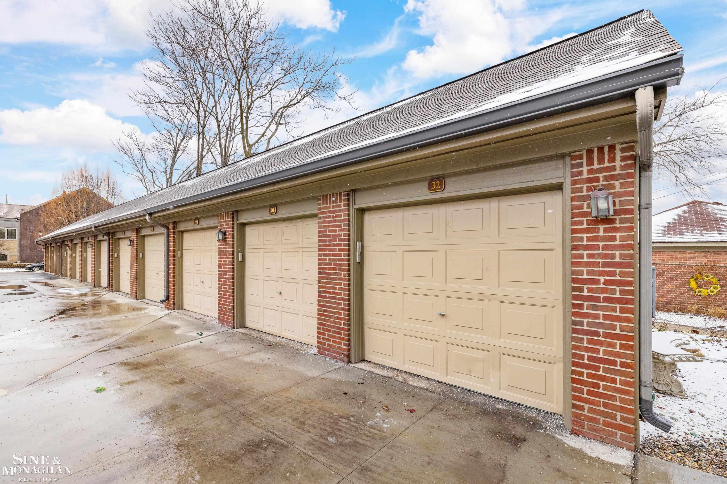 32 Pointe Park Place, Grosse Pointe Park, MI 48230 — Photo 42