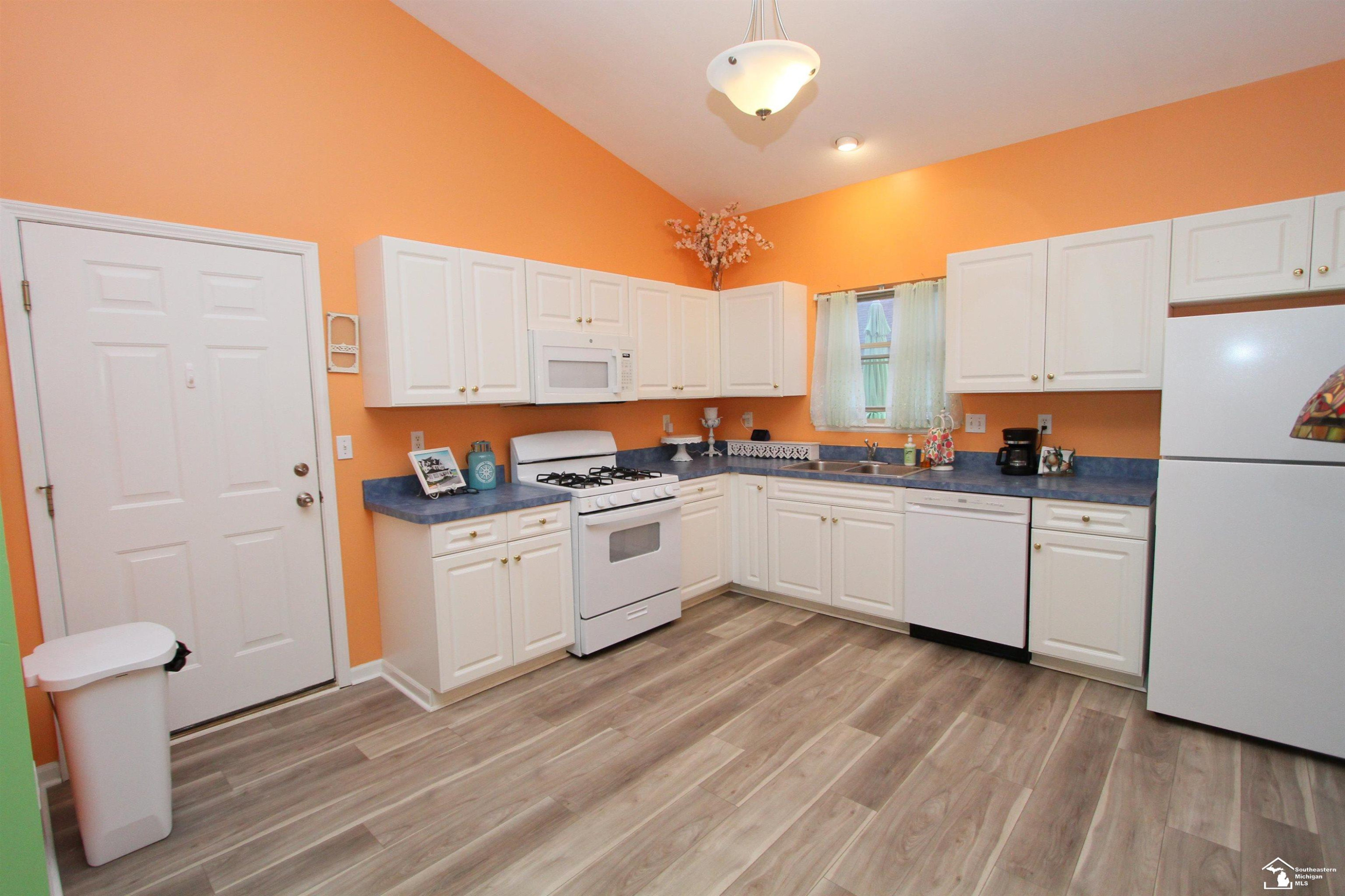 5270 Sprucewood Drive, Unit #14, Monroe, MI 48161 — Photo 8
