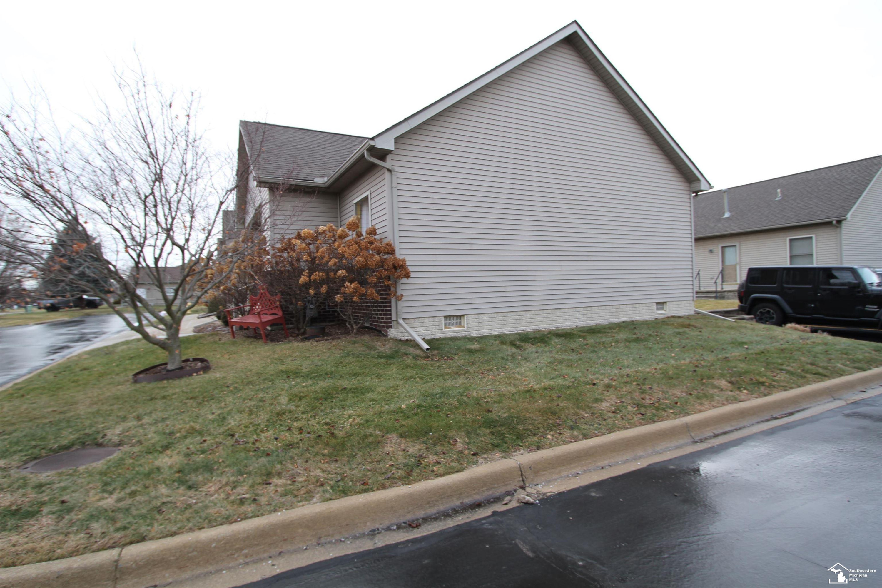 5270 Sprucewood Drive, Unit #14, Monroe, MI 48161 — Photo 17