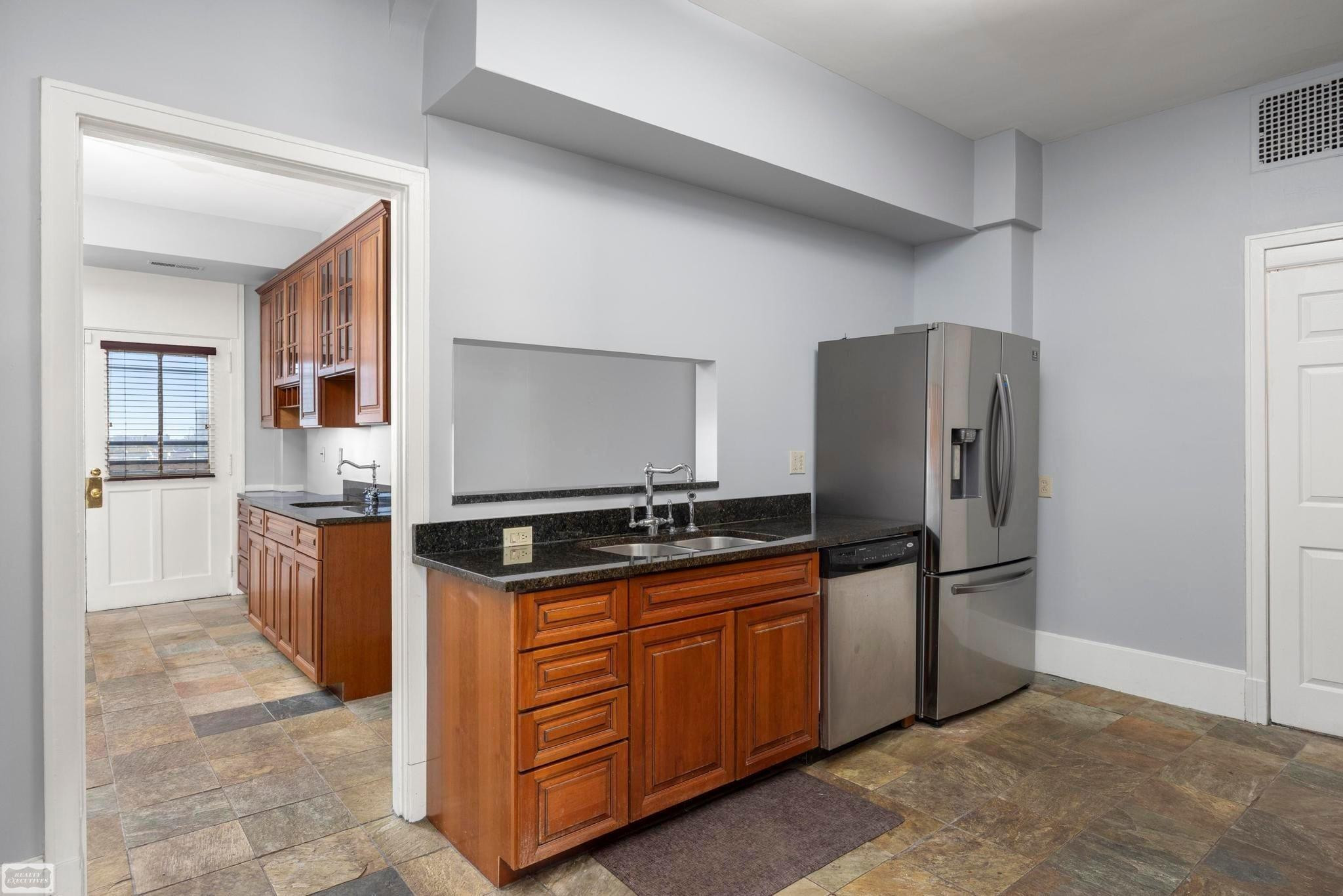 2900 E Jefferson Avenue, C4, Detroit, MI 48207 — Photo 25