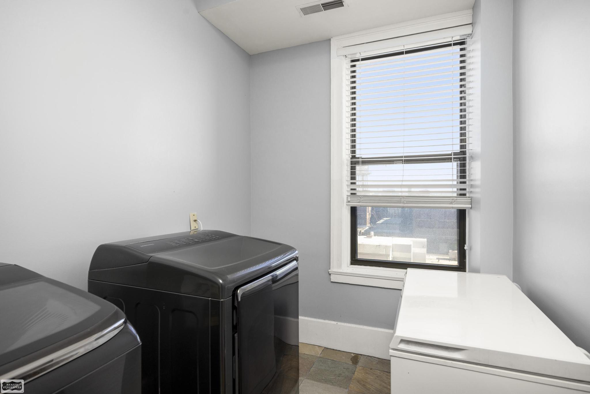 2900 E Jefferson Avenue, C4, Detroit, MI 48207 — Photo 50