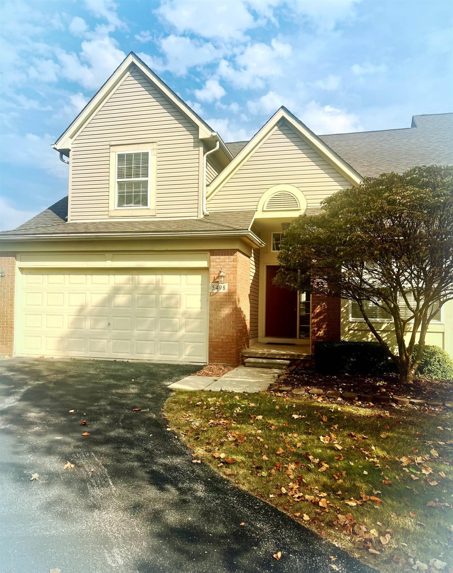 5498 Greenway Drive, 47, Trenton, MI 48183 — Photo 2