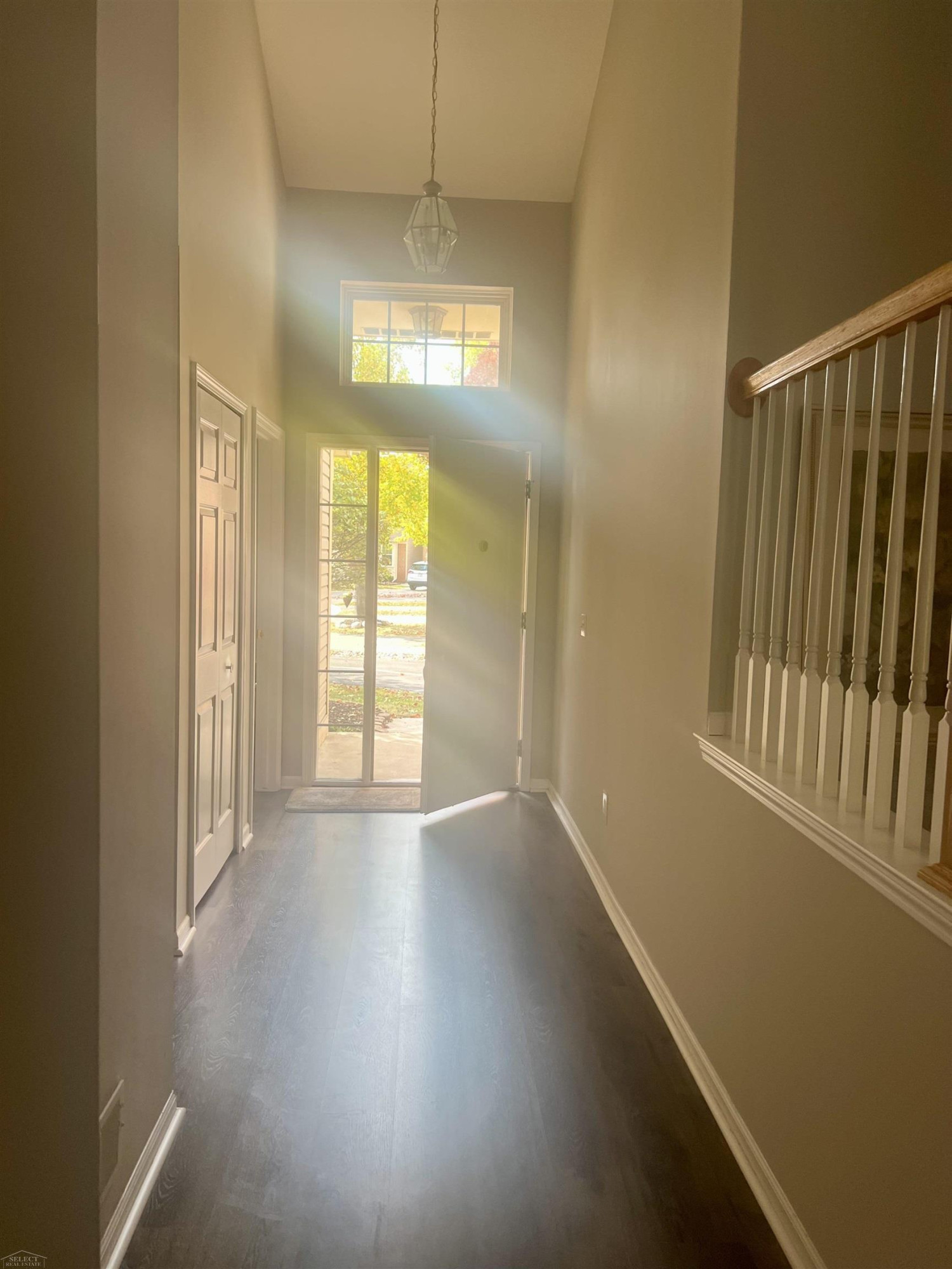 5498 Greenway Drive, 47, Trenton, MI 48183 — Photo 3