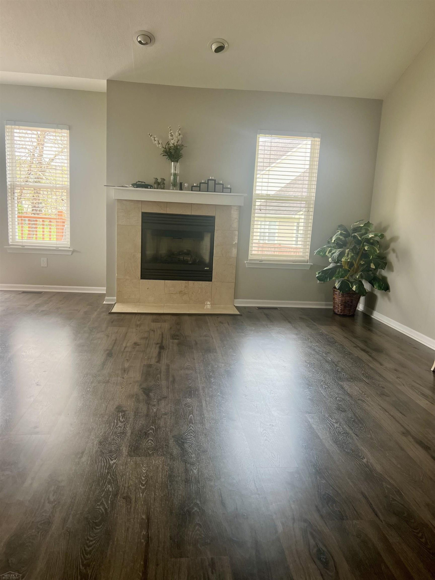 5498 Greenway Drive, 47, Trenton, MI 48183 — Photo 13