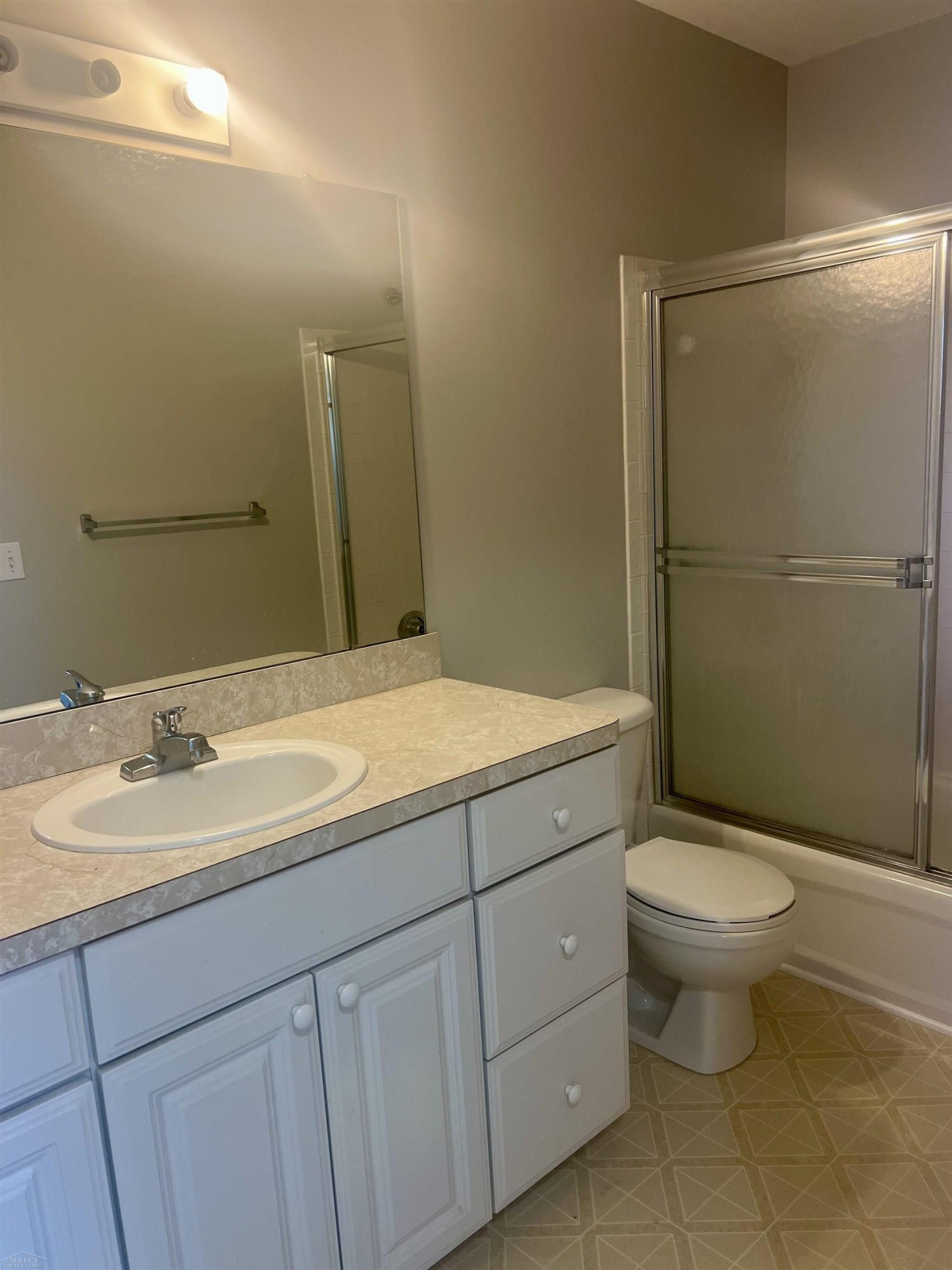 5498 Greenway Drive, 47, Trenton, MI 48183 — Photo 21