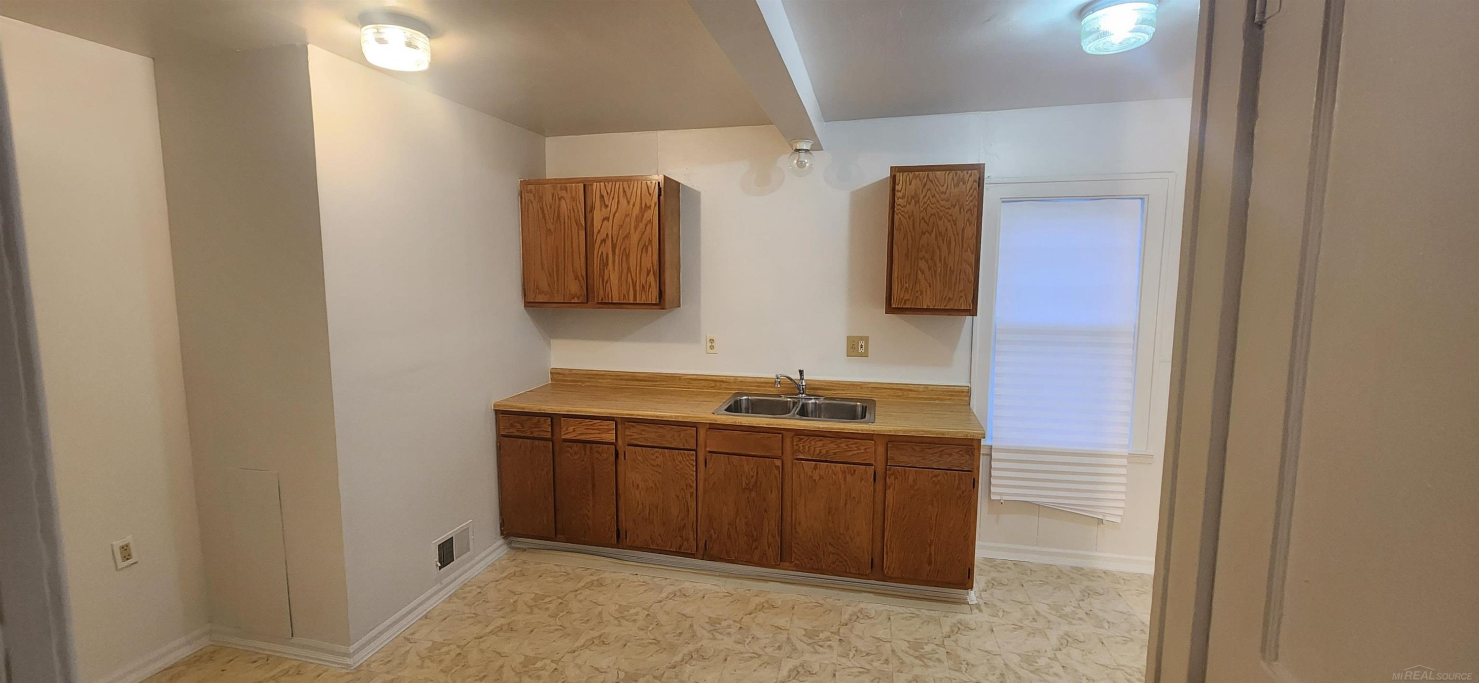 8110 Chalmers Avenue, Warren, MI 48089 — Photo 5