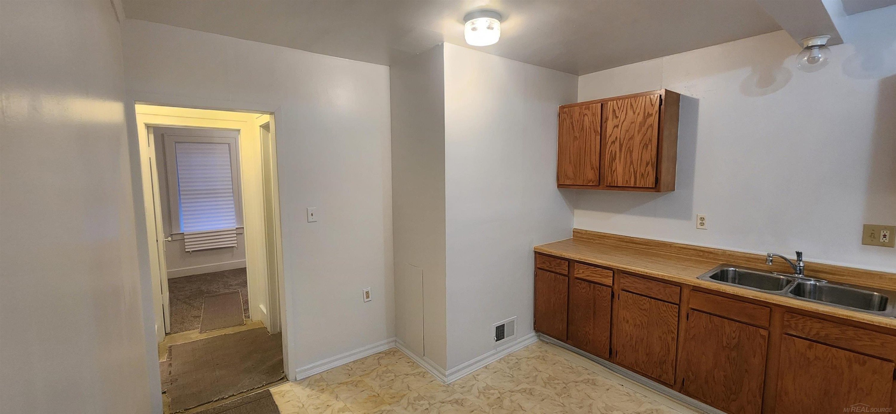 8110 Chalmers Avenue, Warren, MI 48089 — Photo 6