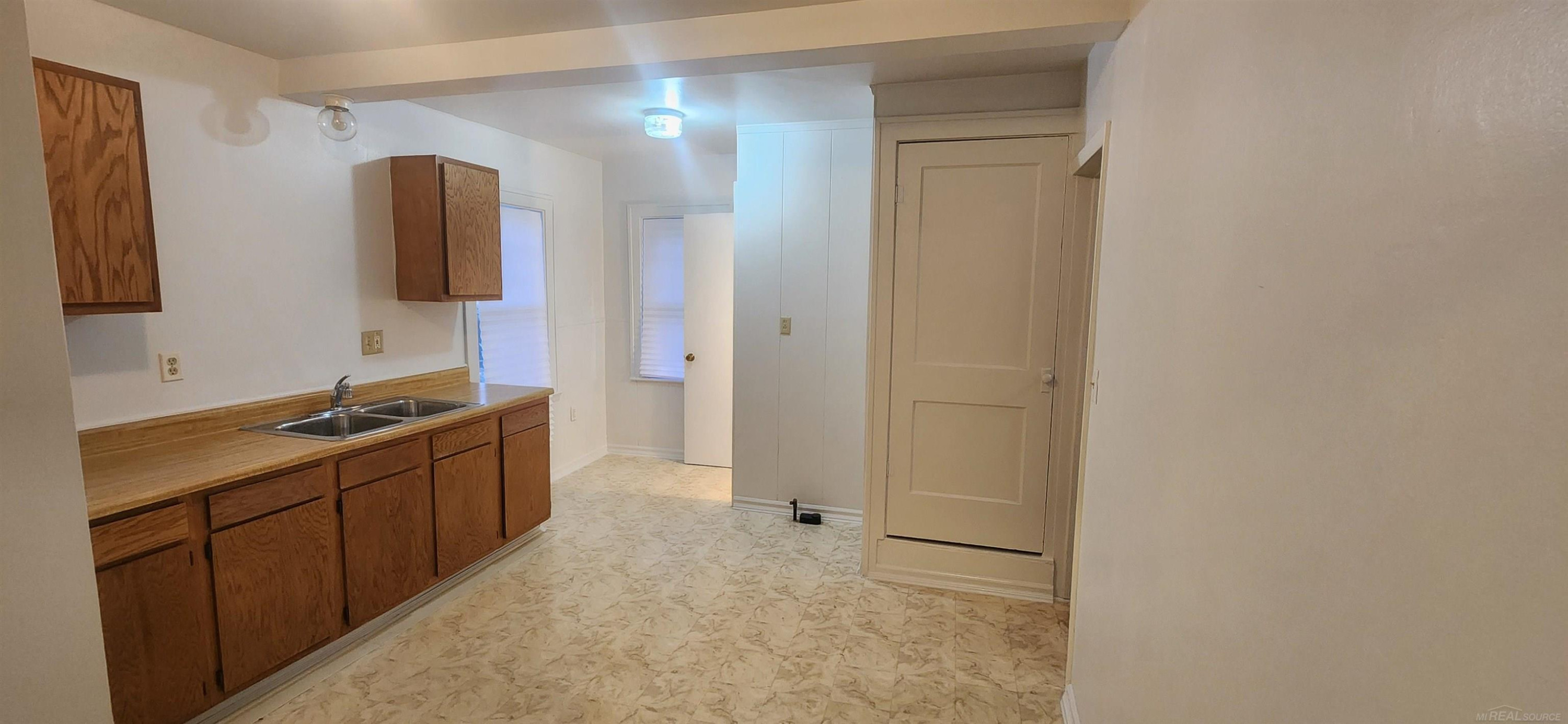 8110 Chalmers Avenue, Warren, MI 48089 — Photo 7